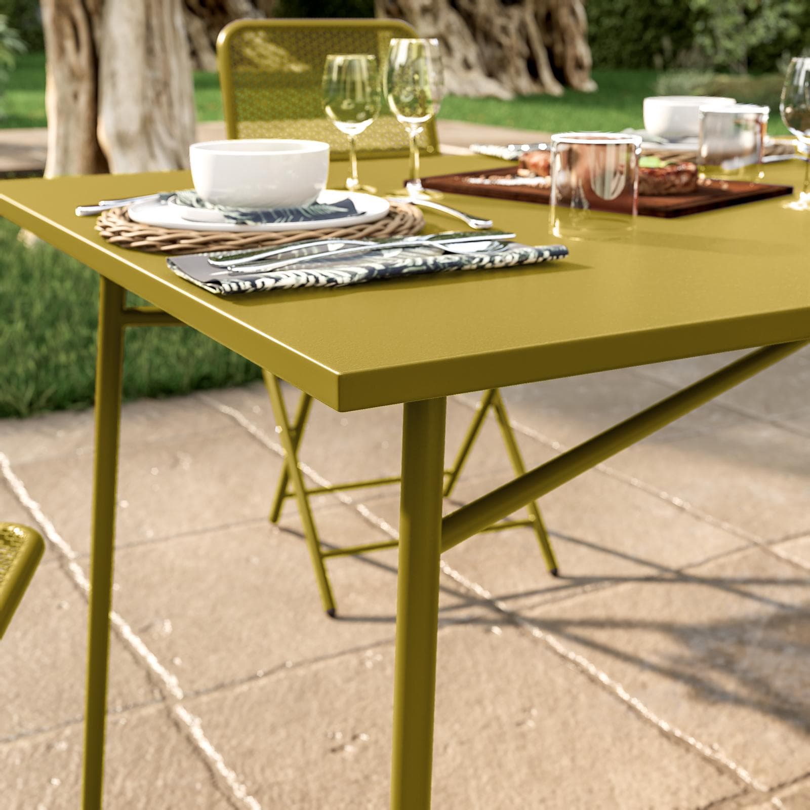 Set pranzo con tavolo 150x80 cm e 4 sedie pieghevoli in acciaio senape - Faber
