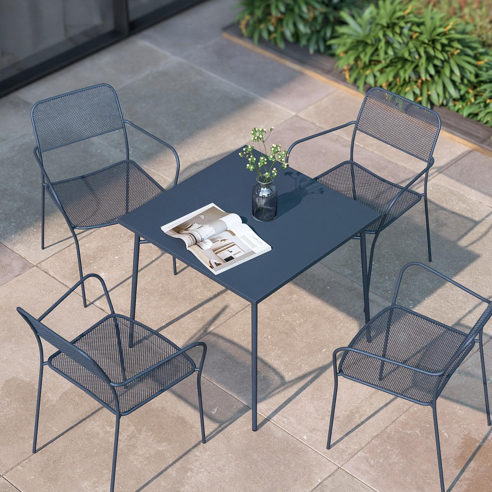 Set pranzo con tavolo 80x80 cm e 4 sedie con braccioli in acciaio blu oceano - Faber