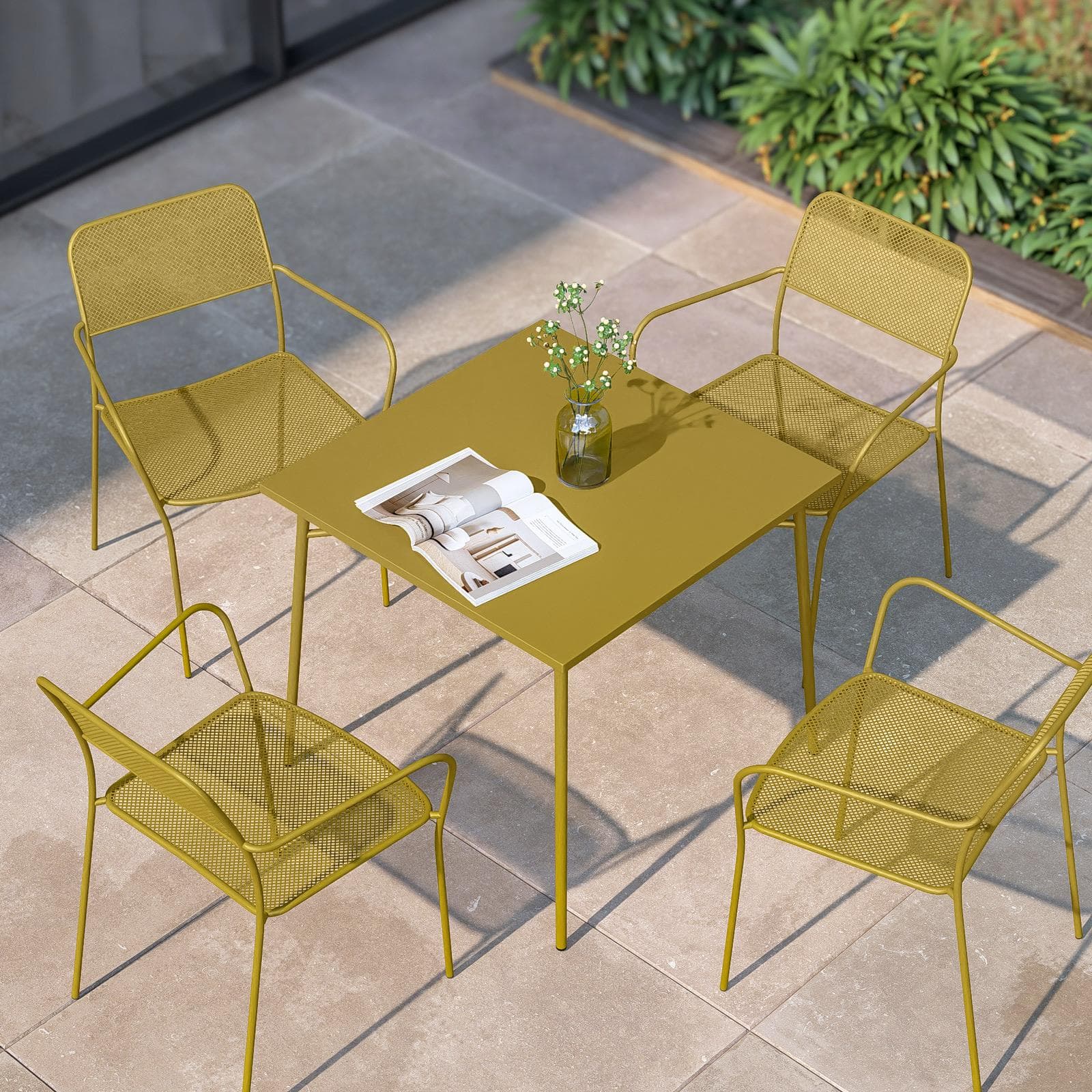 Set pranzo con tavolo 80x80 cm e 4 sedie con braccioli in acciaio senape - Faber