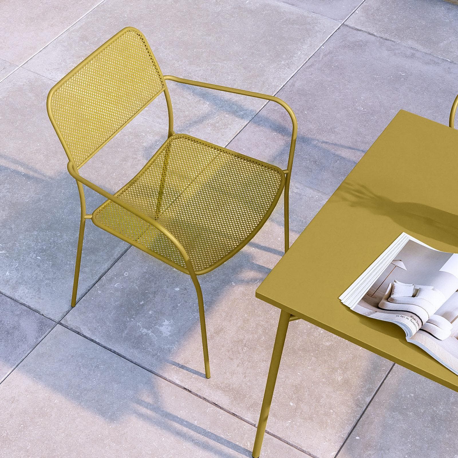 Set pranzo con tavolo 80x80 cm e 4 sedie con braccioli in acciaio senape - Faber