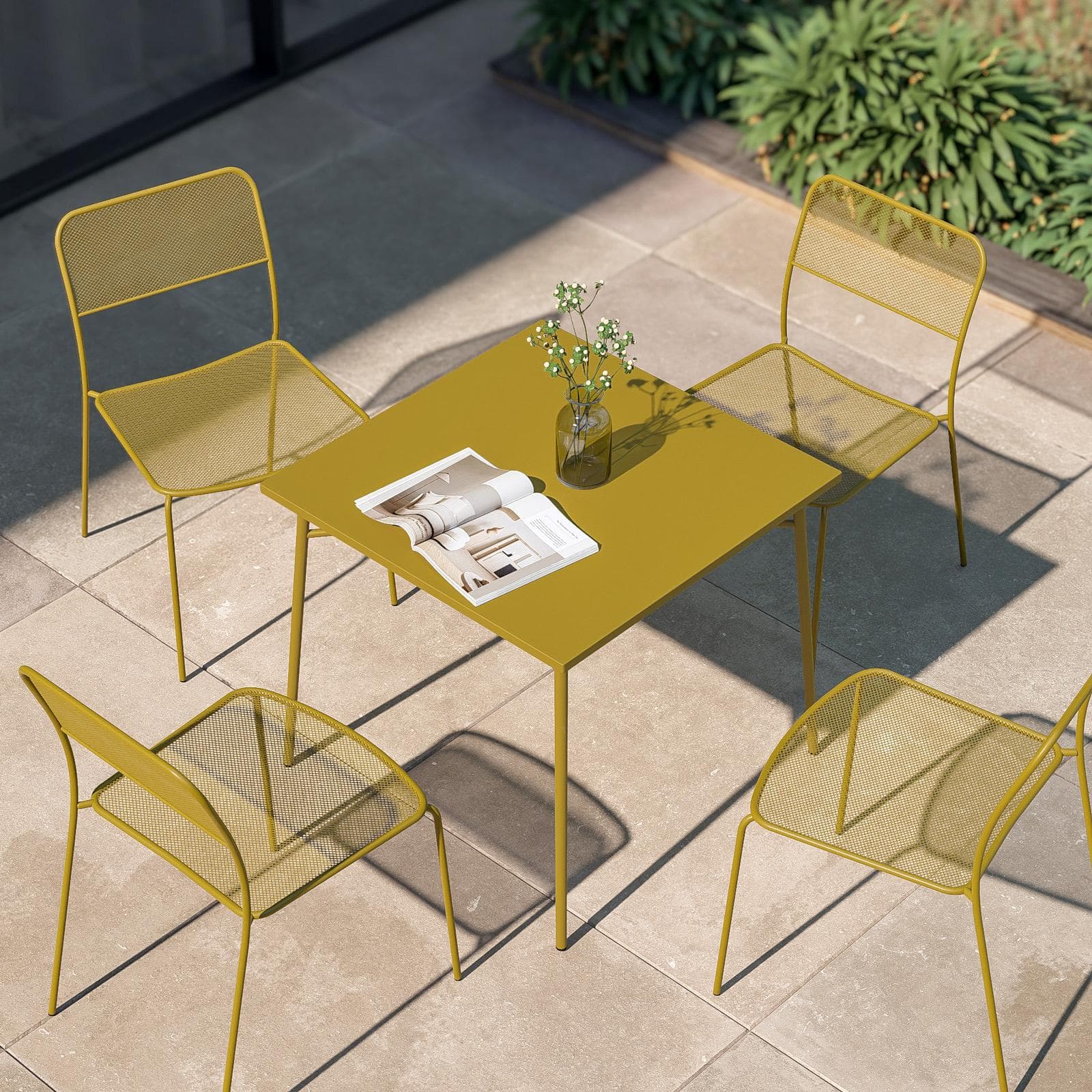 Set pranzo con tavolo 80x80 cm e 4 sedie in acciaio senape - Faber