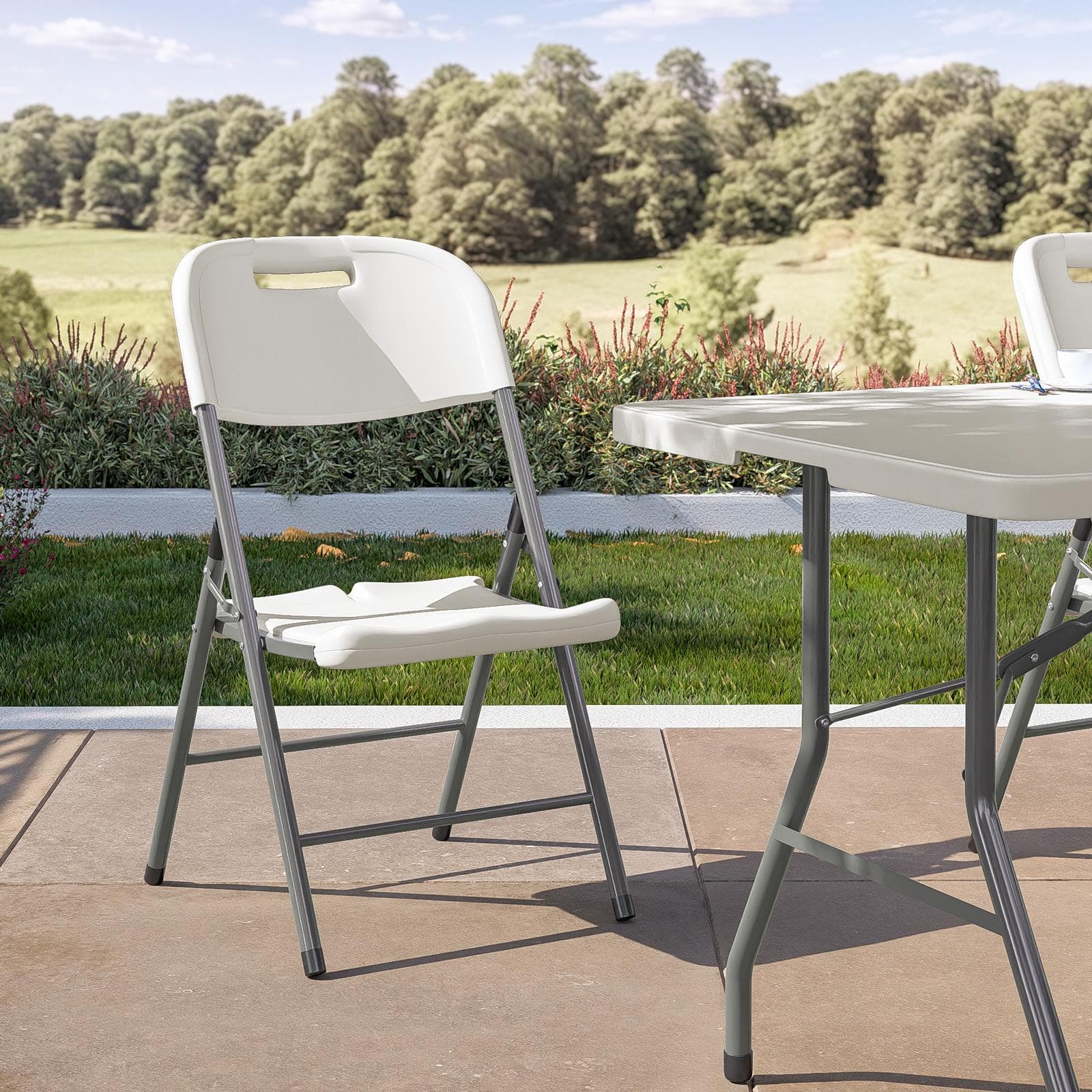 Set tavolo da catering pieghevole 180x75 cm con gambe ad H e 4 sedie in acciaio grigio opaco e resina bianco - Tasfa