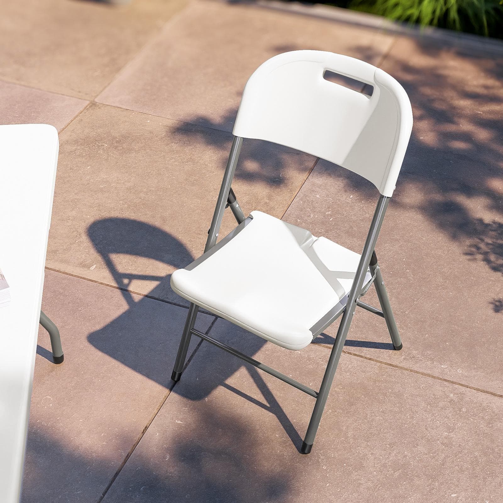 Set tavolo da catering pieghevole 180x75 cm con gambe ad H e 4 sedie in acciaio grigio opaco e resina bianco - Tasfa
