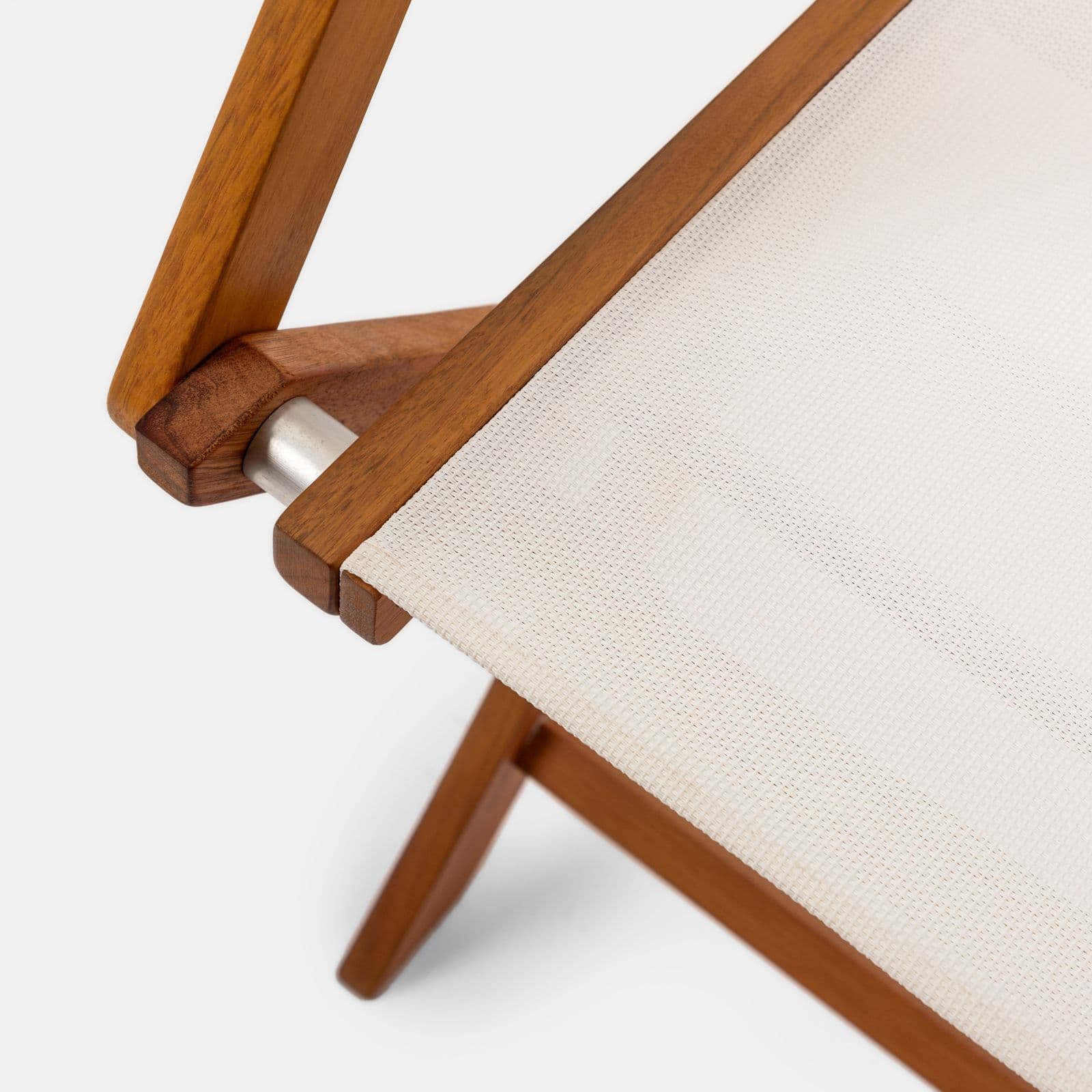 Set pranzo tavolo 125x80 cm e quattro poltrone pieghevoli in textilene bianco e legno di acacia - Aruba