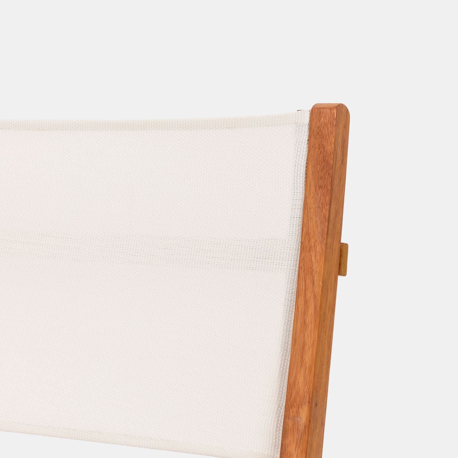 Set pranzo tavolo 125x80 cm e quattro poltrone pieghevoli in textilene bianco e legno di acacia - Aruba