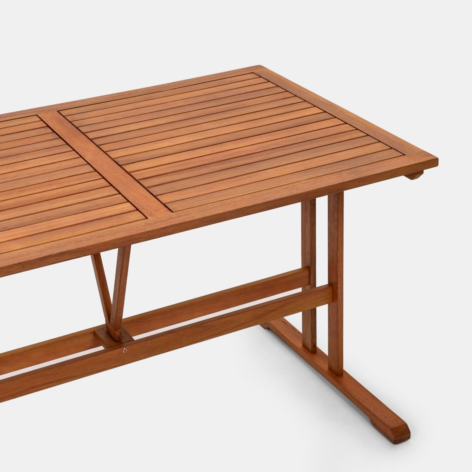 Set pranzo tavolo 125x80 cm e quattro poltrone pieghevoli in textilene bianco e legno di acacia - Aruba