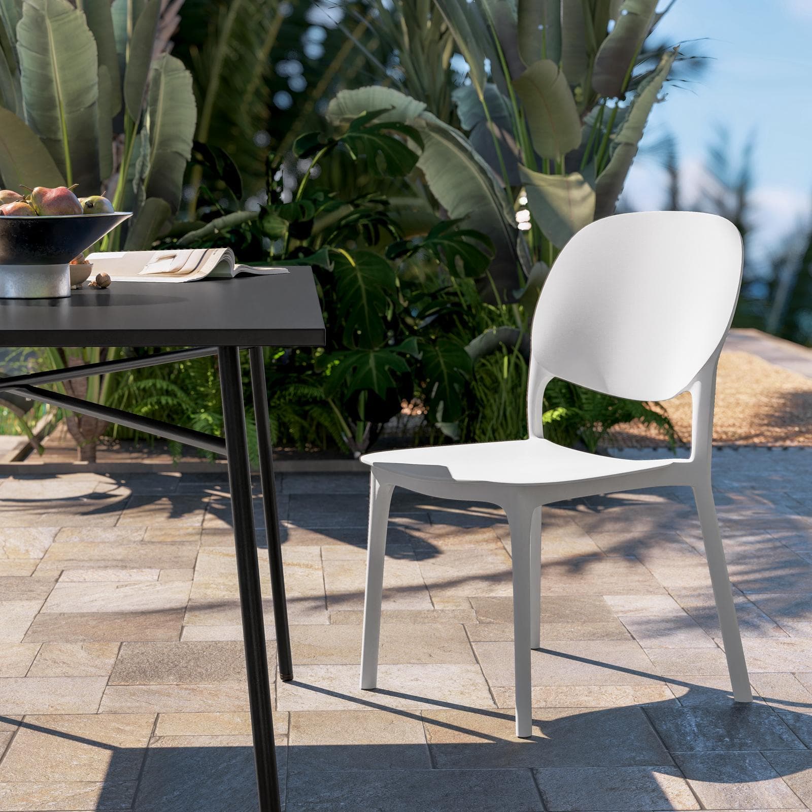 Set pranzo tavolo 150x80 cm in acciaio nero e 4 sedie in polipropilene bianco - Paint