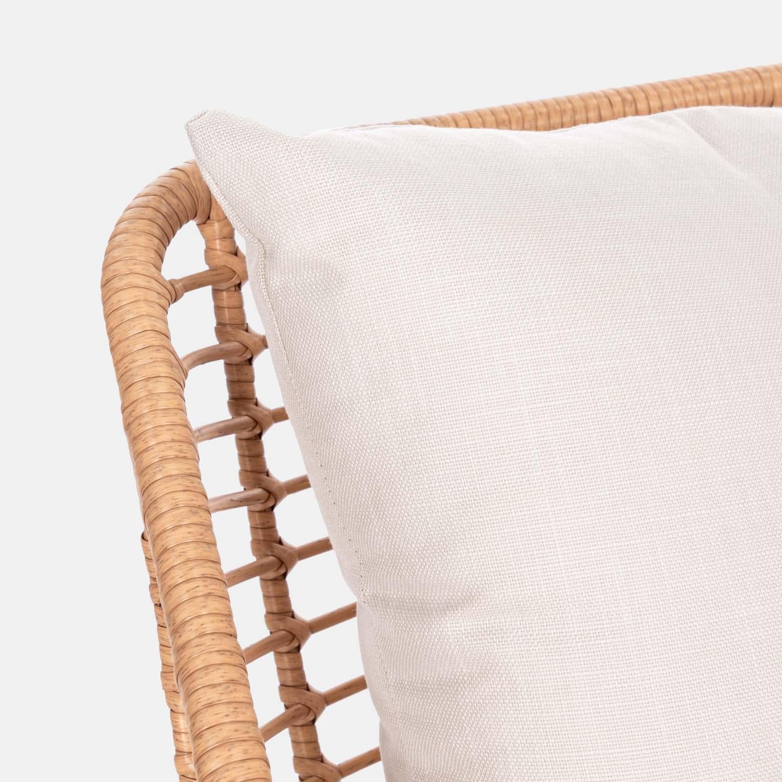 Set relax 2 poltrone in polyrattan naturale e tavolino con piano in vetro diametro 60 cm - Benny