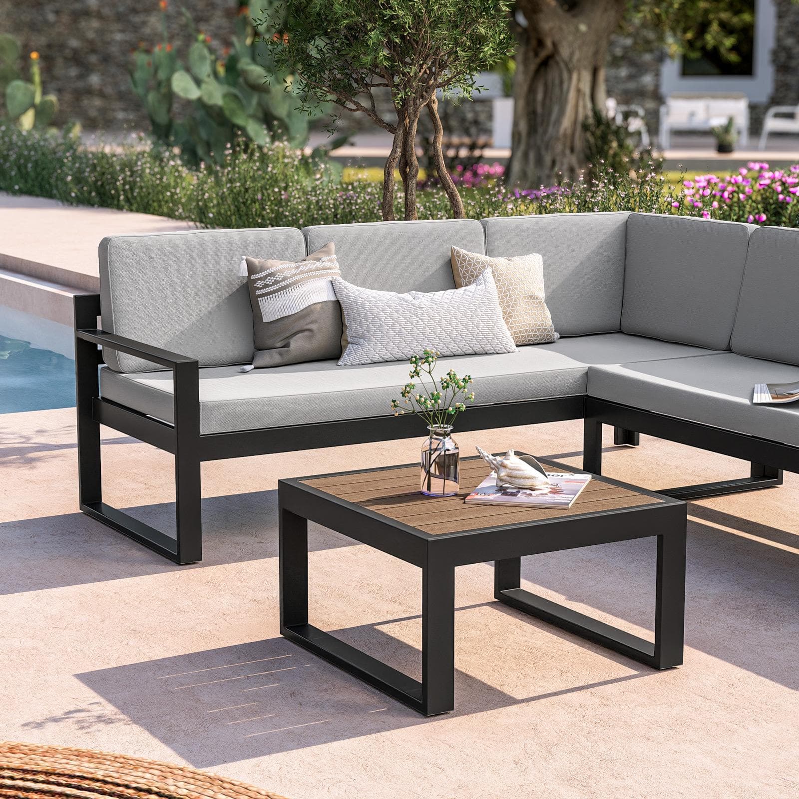 Set relax con divano angolare e tavolino in alluminio antracite con cuscini grigi - Kavos