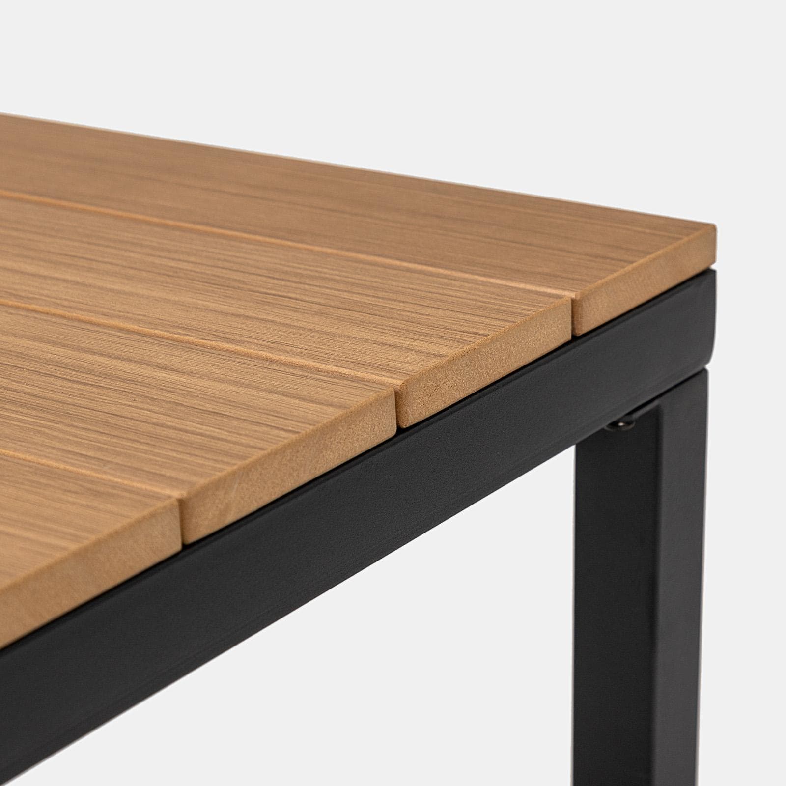 Set relax con divano due poltrone e tavolino in acciaio nero con cuscini grigi - Evelyn