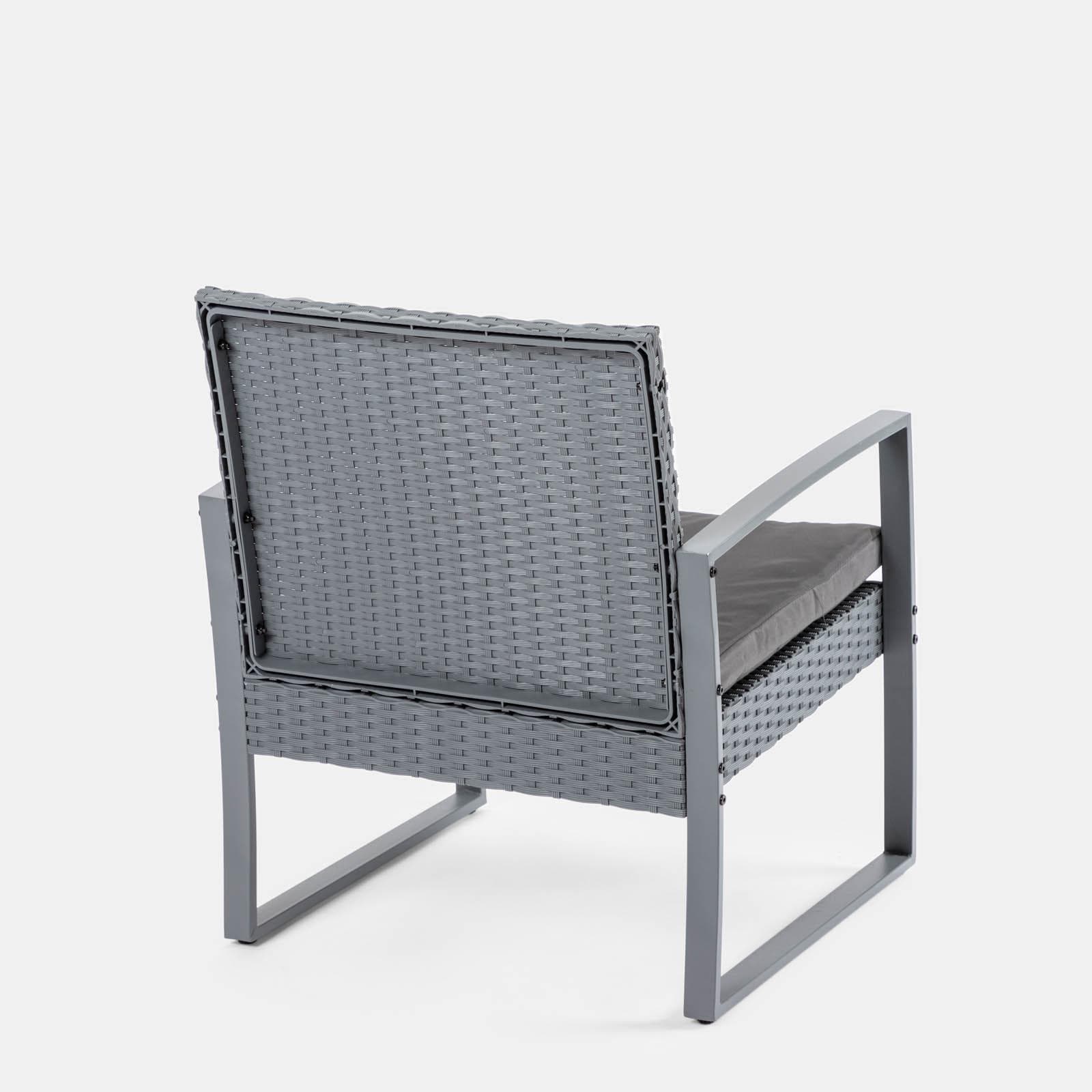 Set relax divano 2 poltrone e tavolino in polyrattan e acciaio grigio – Jerez