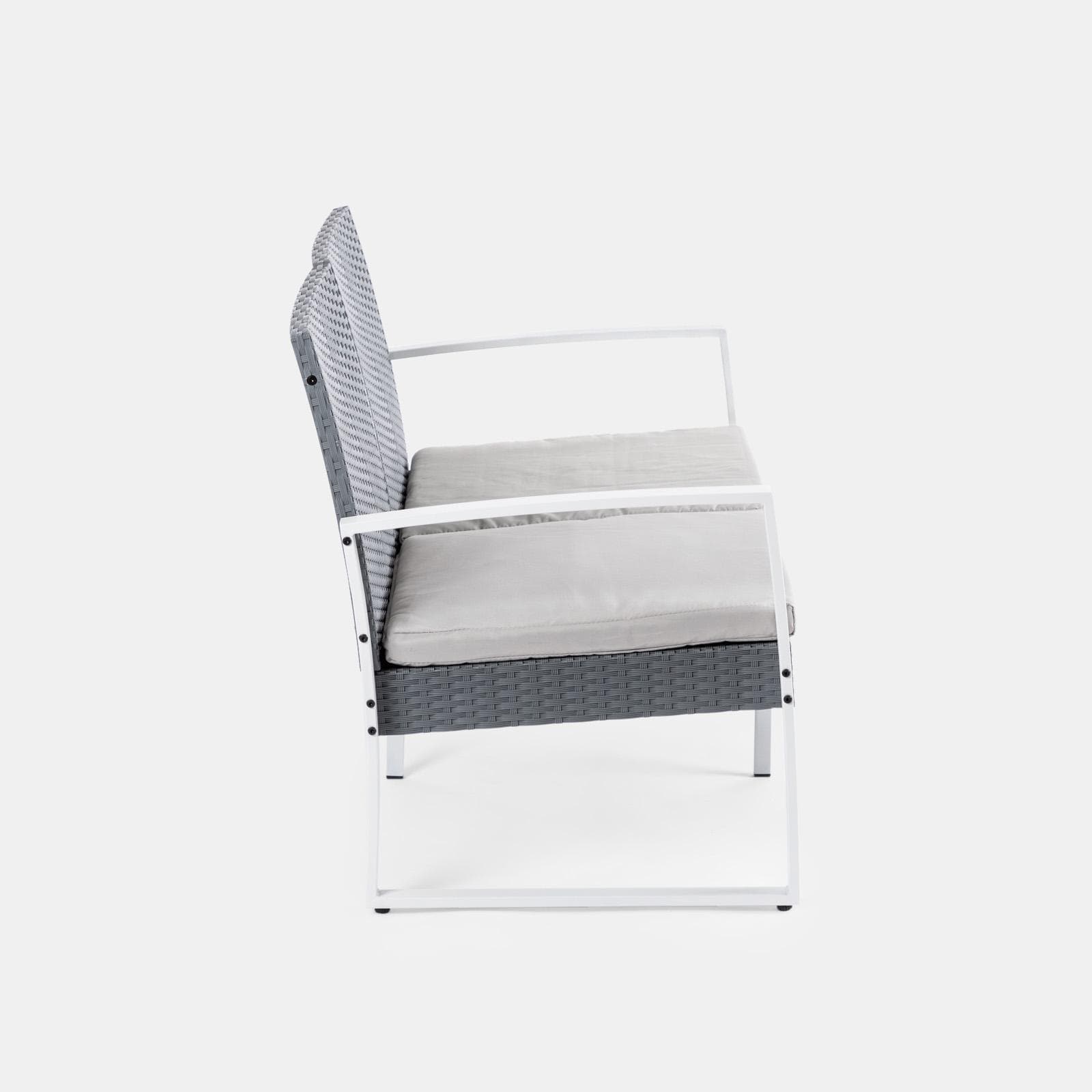 Set relax divano 2 poltrone e tavolino in polyrattan grigio e acciaio bianco – Jerez