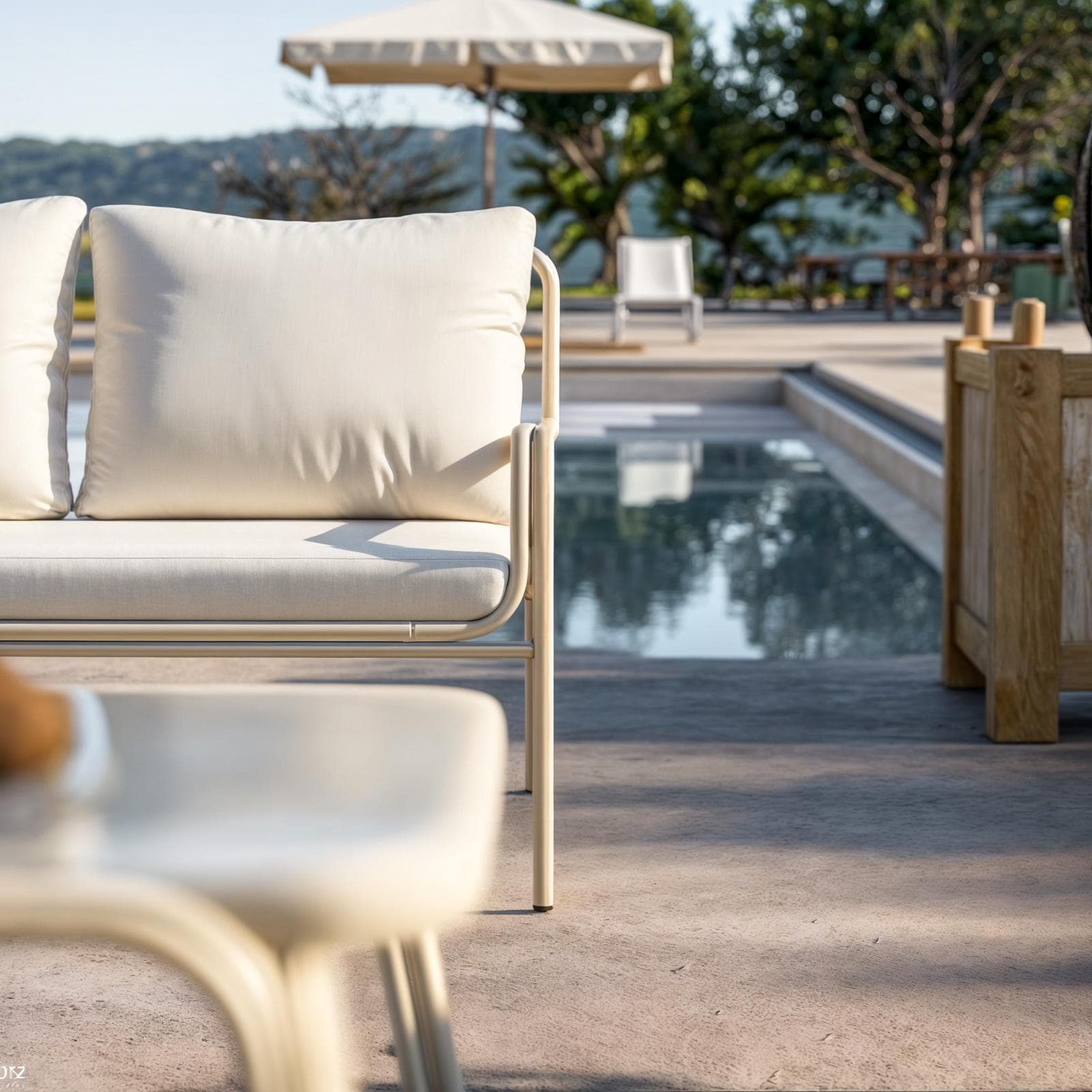 Set relax divano 2 poltrone e tavolino in acciaio champagne con cuscini beige - Arorn