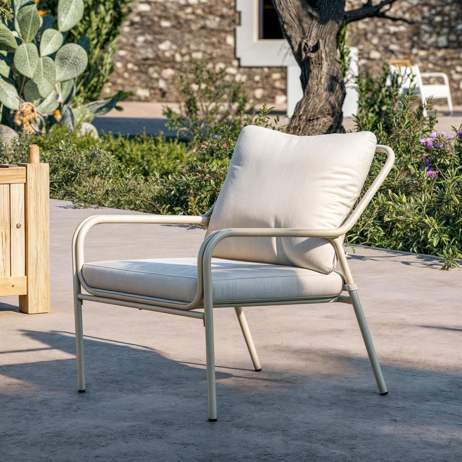 Set relax divano 2 poltrone e tavolino in acciaio champagne con cuscini beige - Arorn