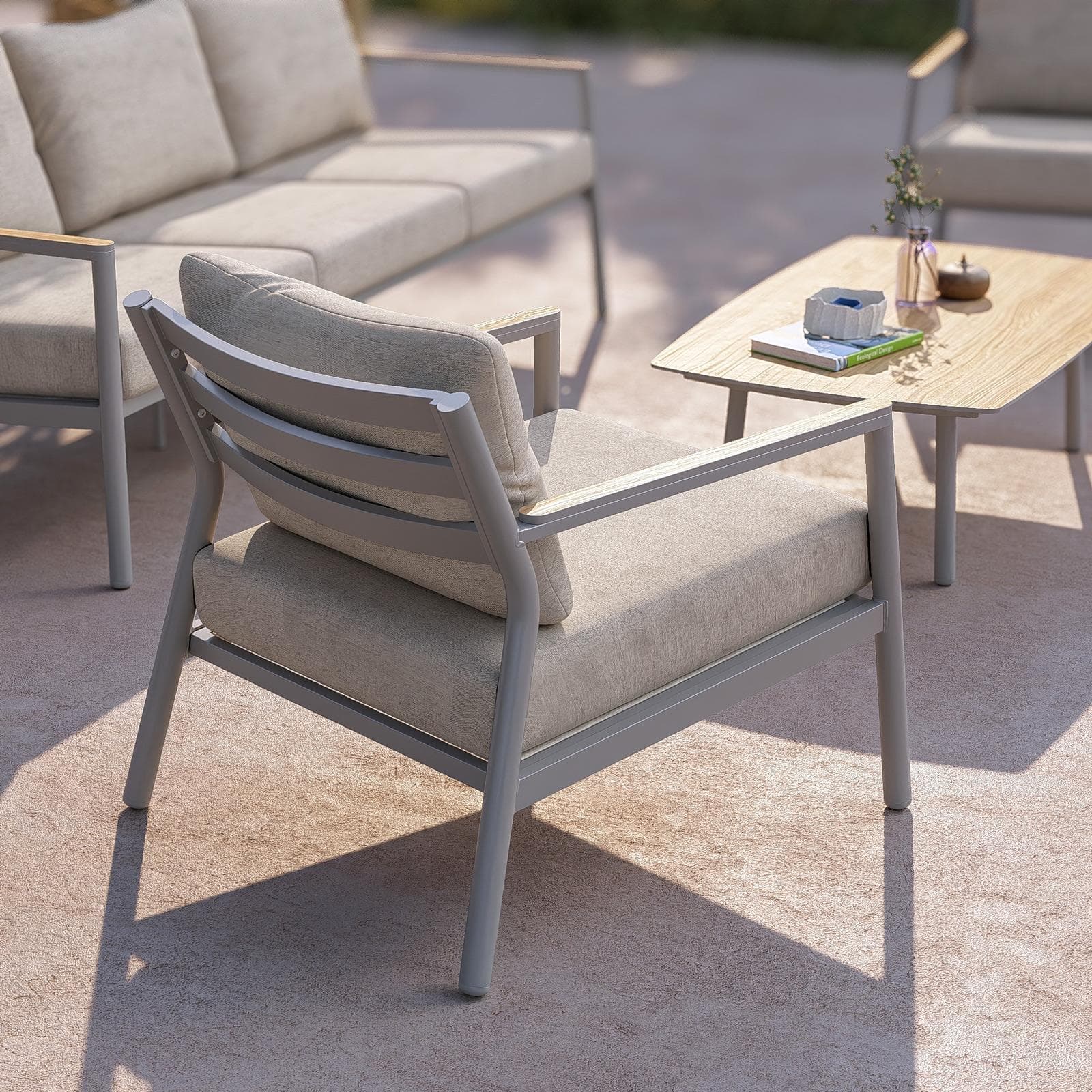 Set relax divano 3 posti due poltrone e tavolino in alluminio grigio con cuscini beige - Mibald