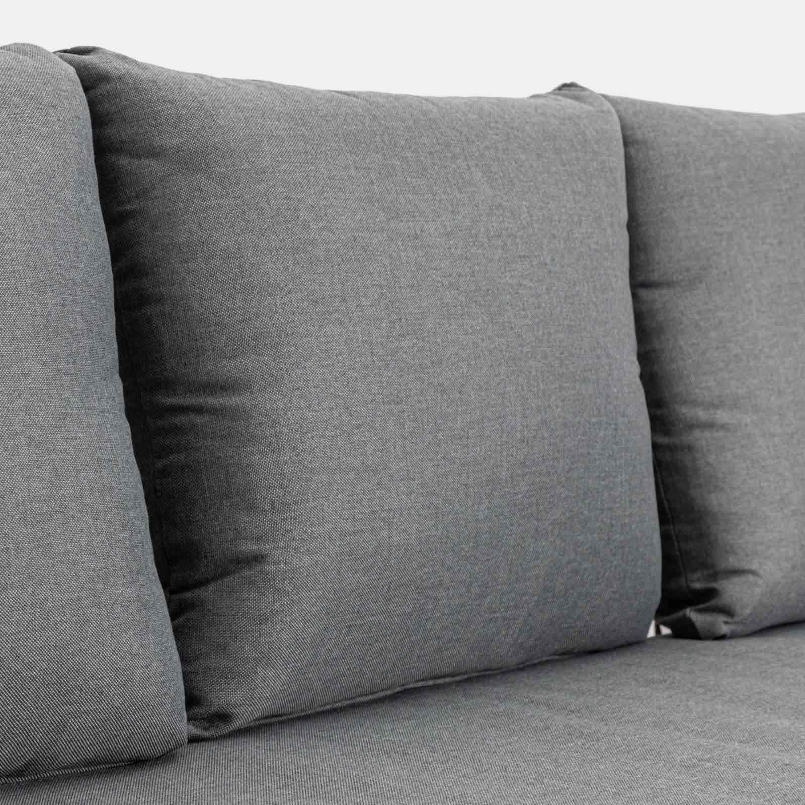 Set relax divano pouf e 2 tavolini in acciaio e polyrattan grigio - Klaus