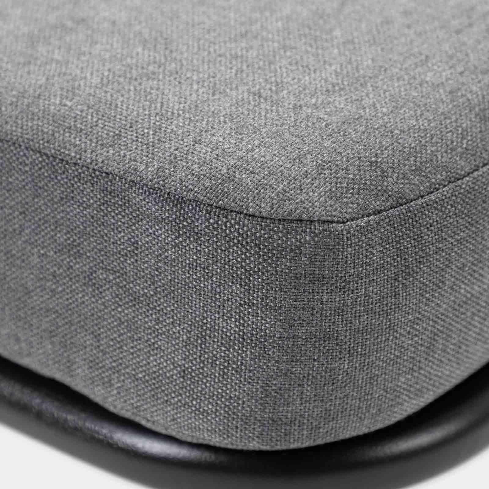 Set relax divano pouf e 2 tavolini in acciaio e polyrattan grigio - Klaus