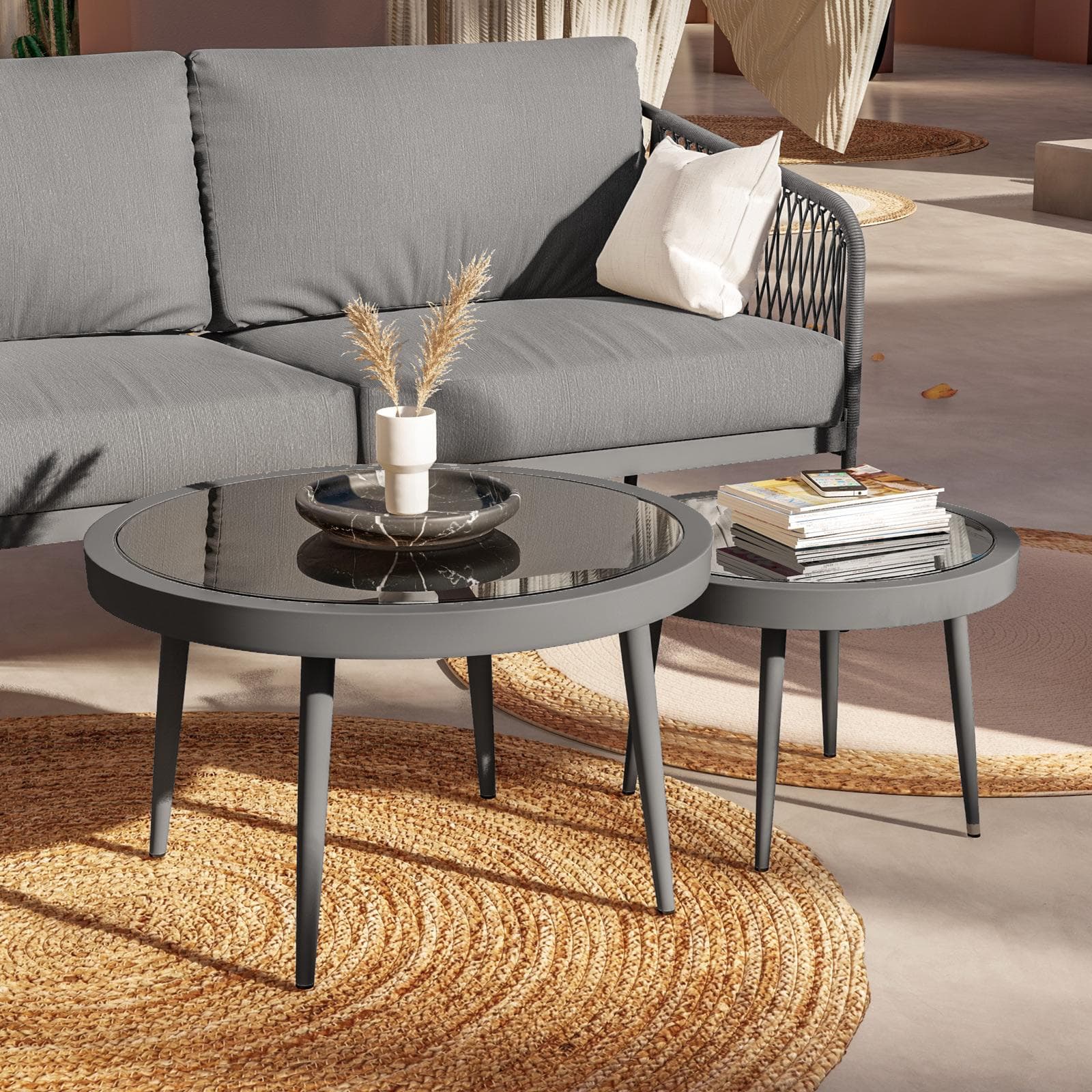 Set relax in alluminio antracite con cuscini grigi e due tavolini - Orosei