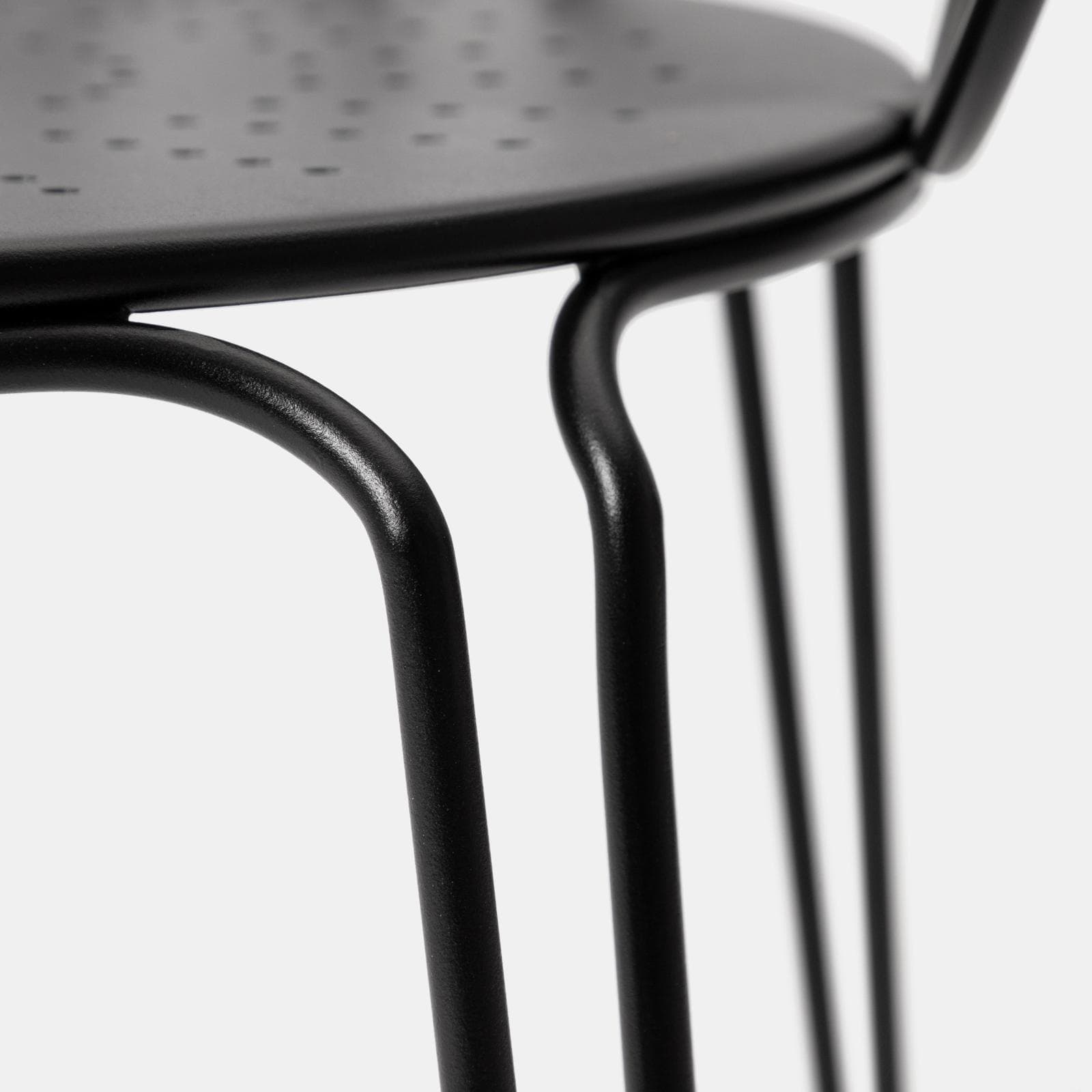 Set bistrot tavolo rotondo 70 cm e 2 sedie con braccioli in metallo nero - Loren