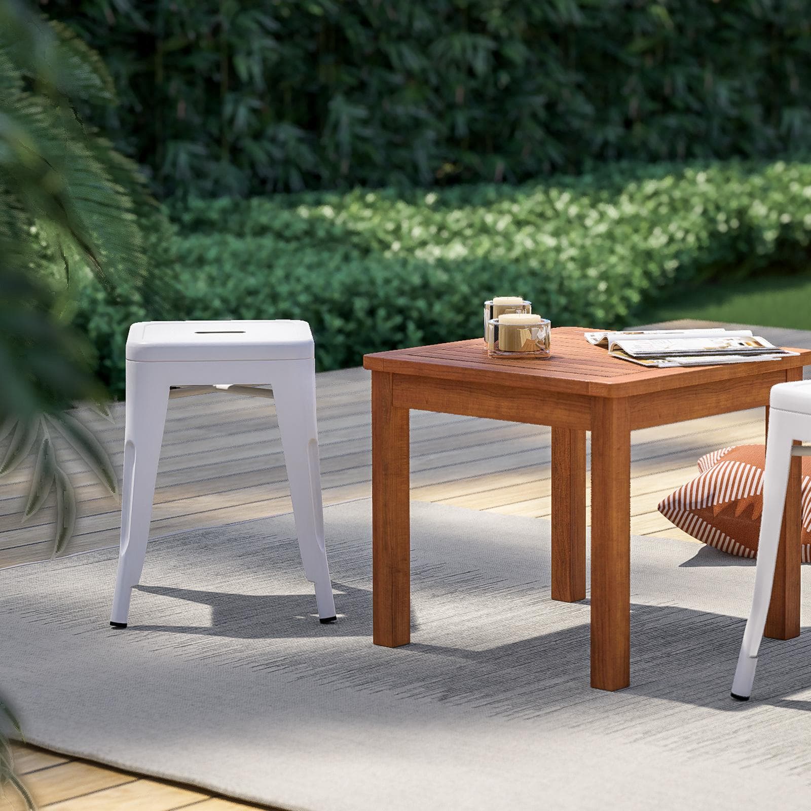 Sgabello basso da giardino in metallo bianco - Farley