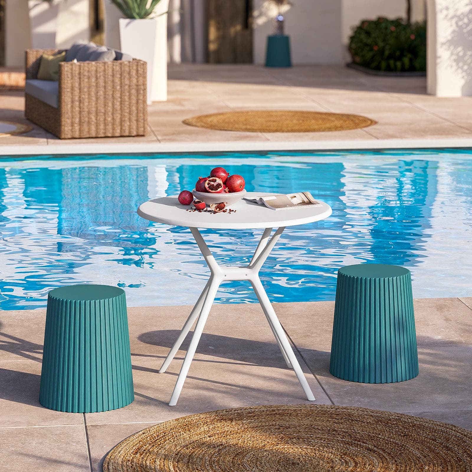 Sgabello basso da giardino rotondo 39 cm in polipropilene blu petrolio - Xilo