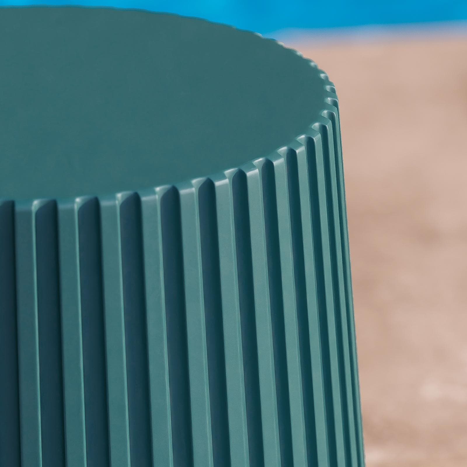 Sgabello basso da giardino rotondo 39 cm in polipropilene blu petrolio - Xilo
