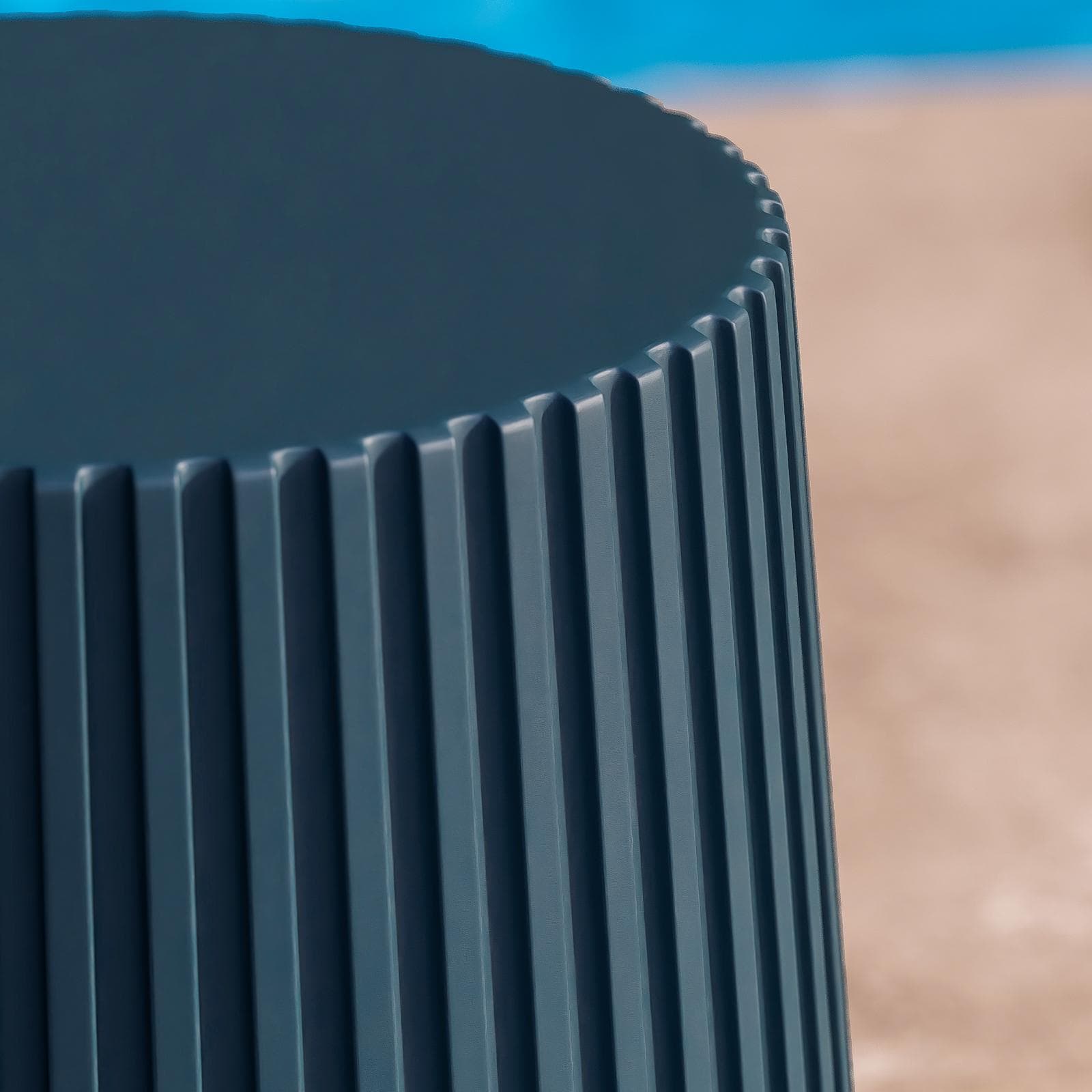 Sgabello basso da giardino rotondo 39 cm in polipropilene blu - Xilo