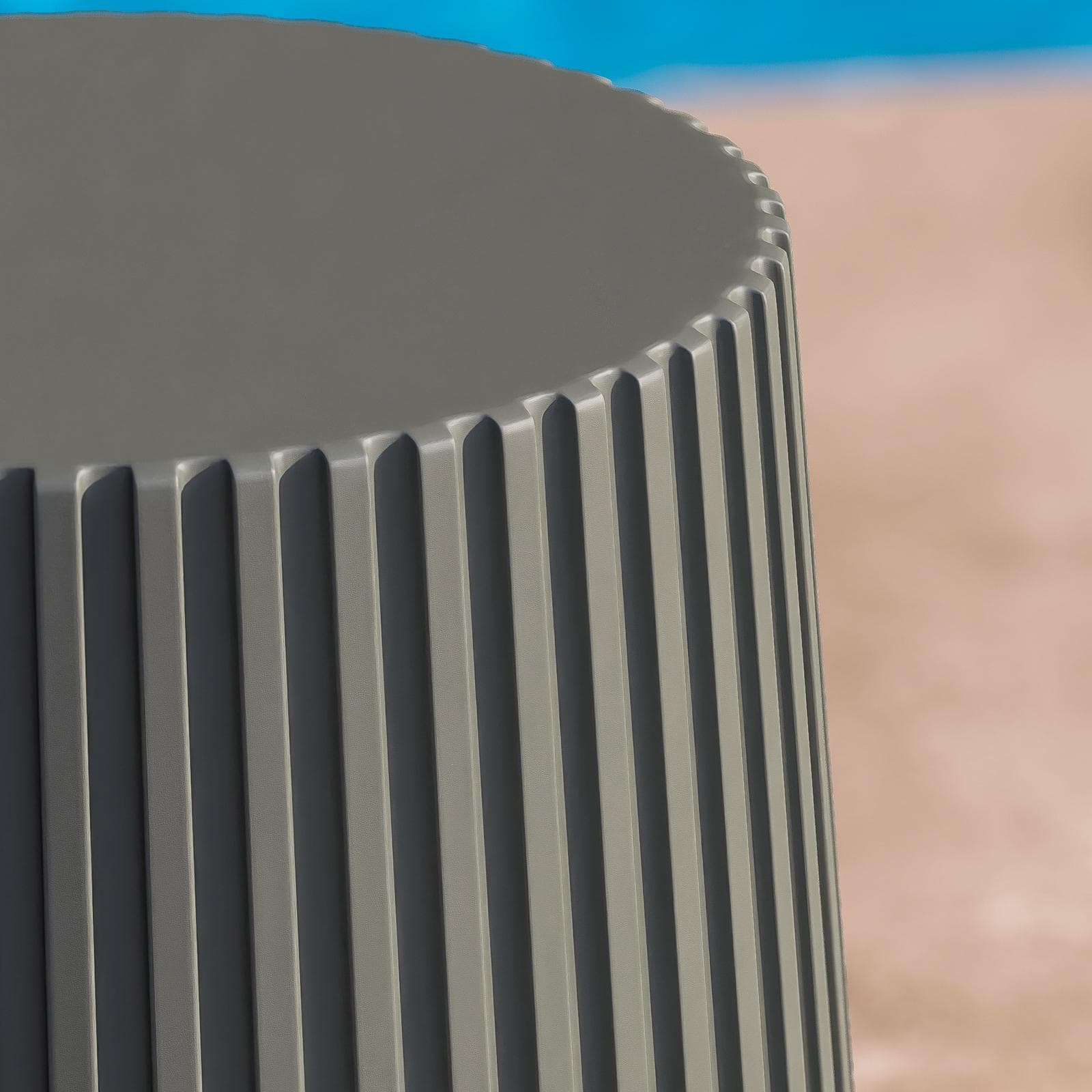 Sgabello basso da giardino rotondo 39 cm in polipropilene grigio - Xilo
