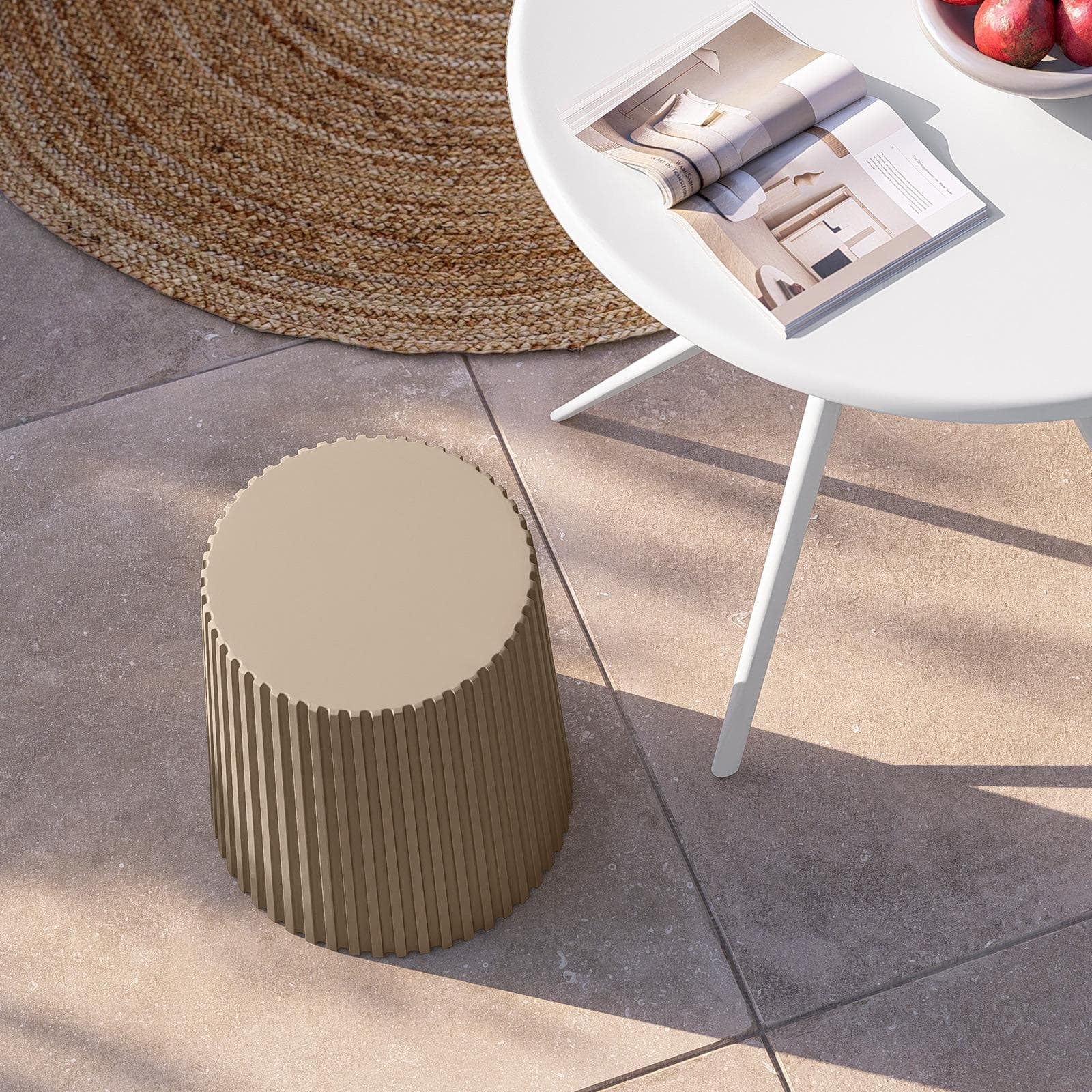 Sgabello basso da giardino rotondo 39 cm in polipropilene tortora - Xilo