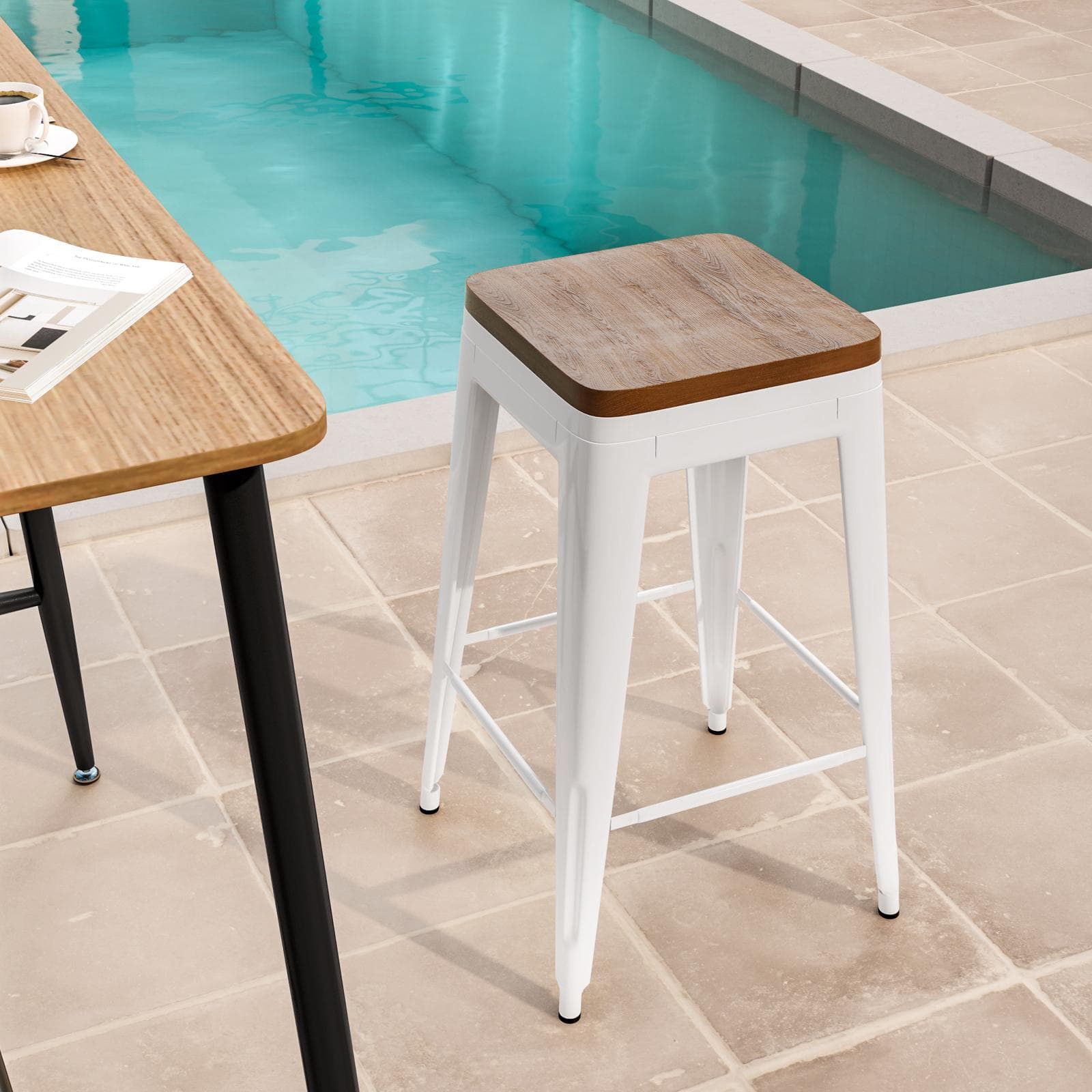 Sgabello da giardino impilabile stile industrial in metallo bianco con seduta in legno - Farley