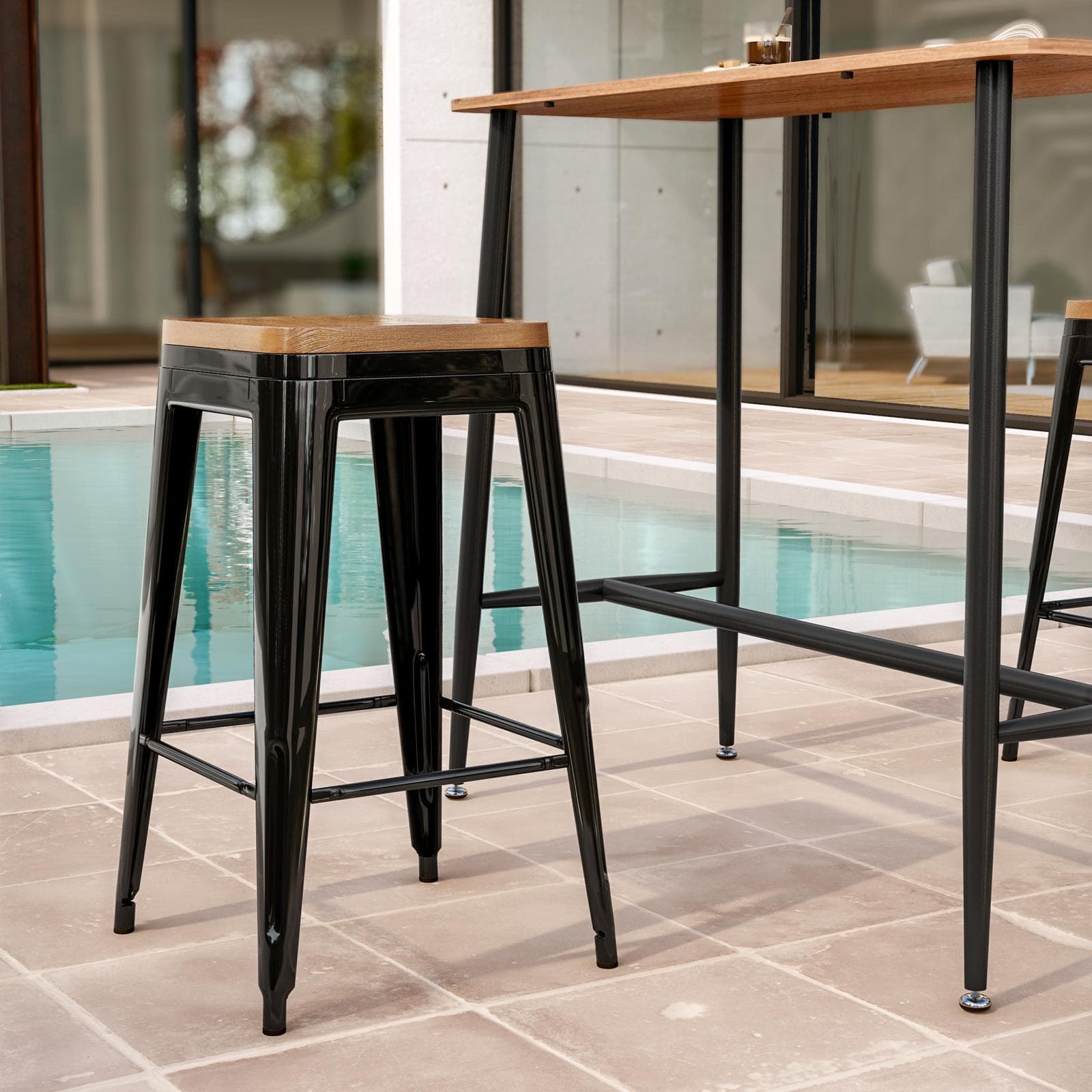Sgabello da giardino impilabile stile industrial in metallo nero con seduta in legno - Farley