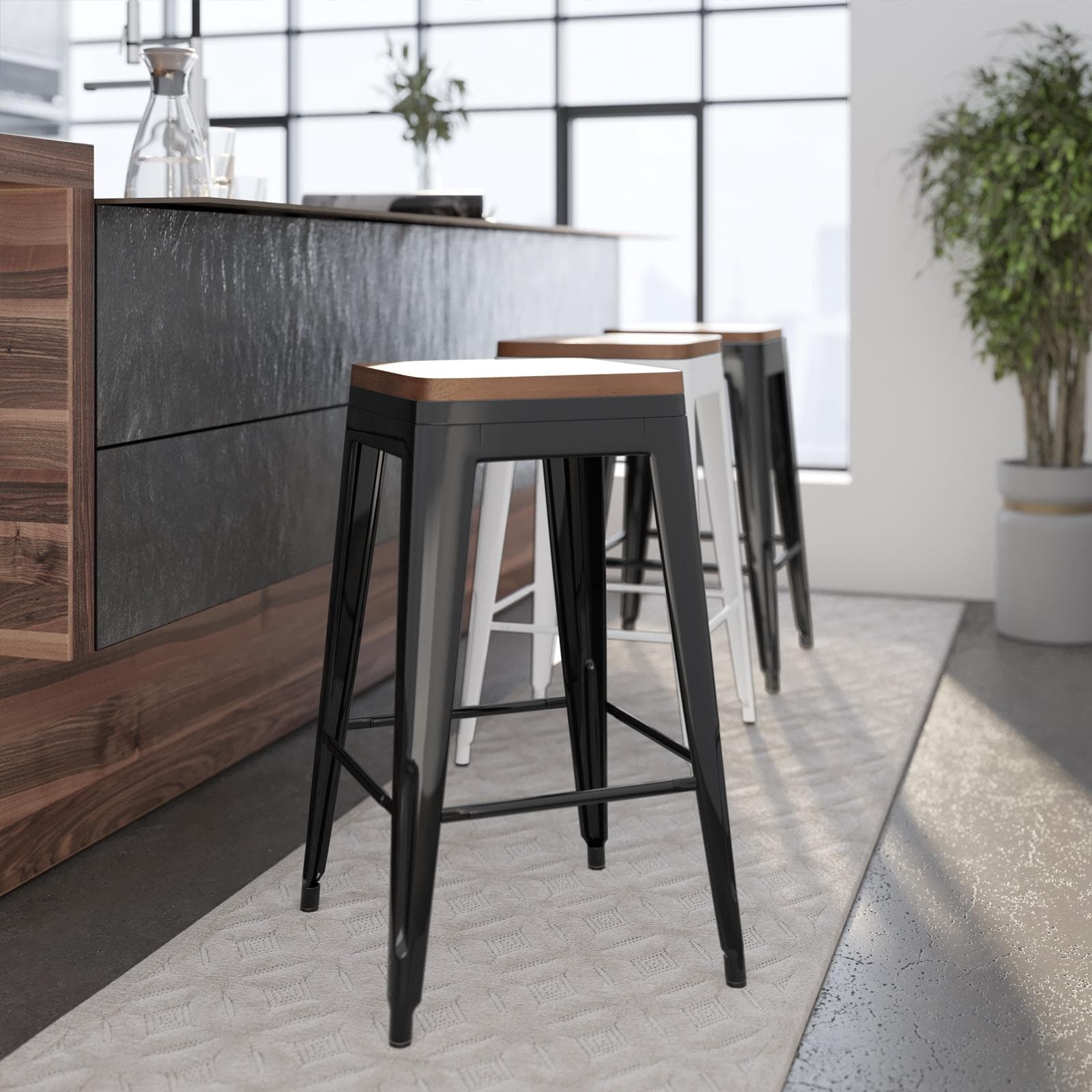 Sgabello impilabile stile industrial in metallo nero e seduta legno - Farley