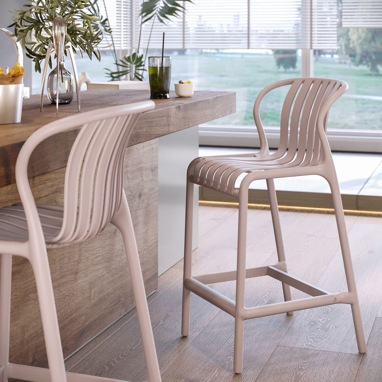 Sgabello in polipropilene beige - Nesturya