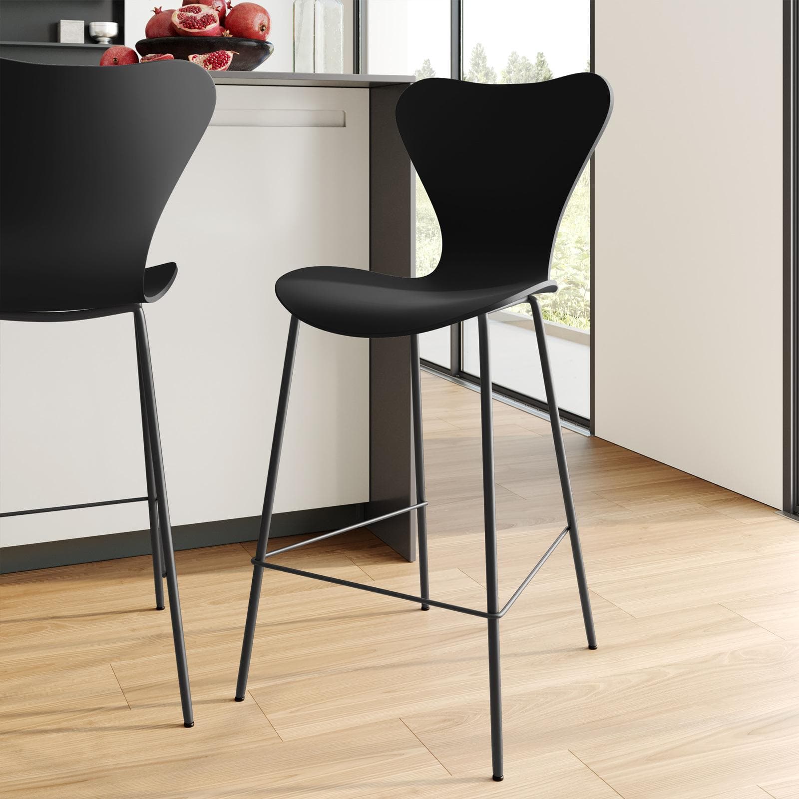 Sgabello in polipropilene nero con seduta effetto legno e gambe in metallo nero - Dolly