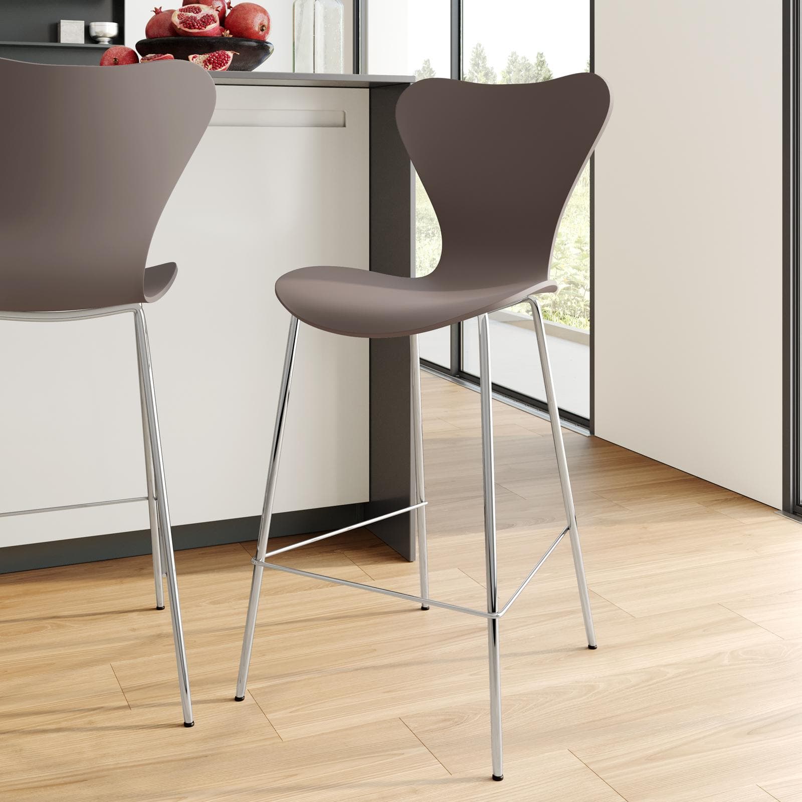 Sgabello in polipropilene tortora con seduta effetto legno e gambe cromo - Dolly