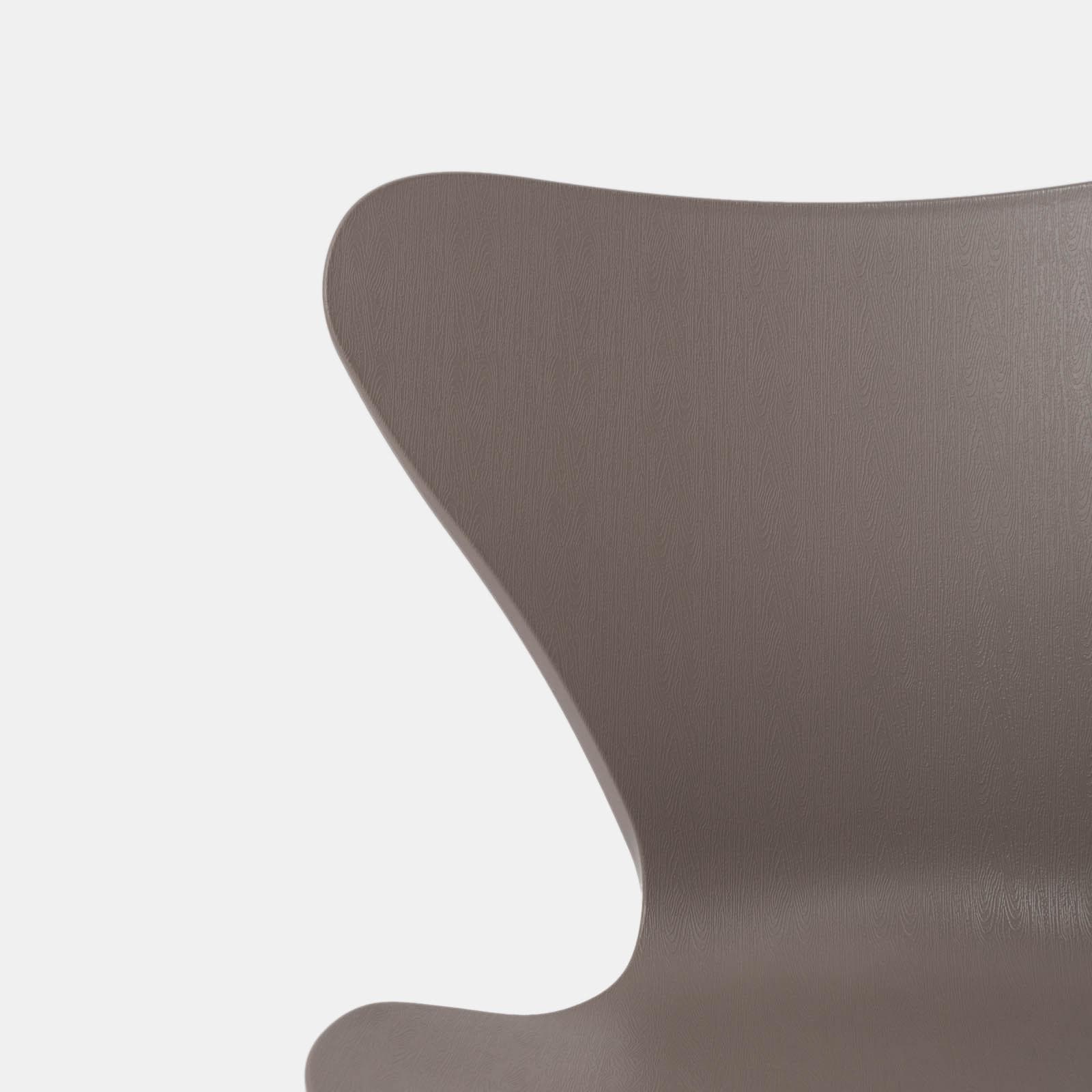 Sgabello in polipropilene tortora con seduta effetto legno e gambe oro - Dolly