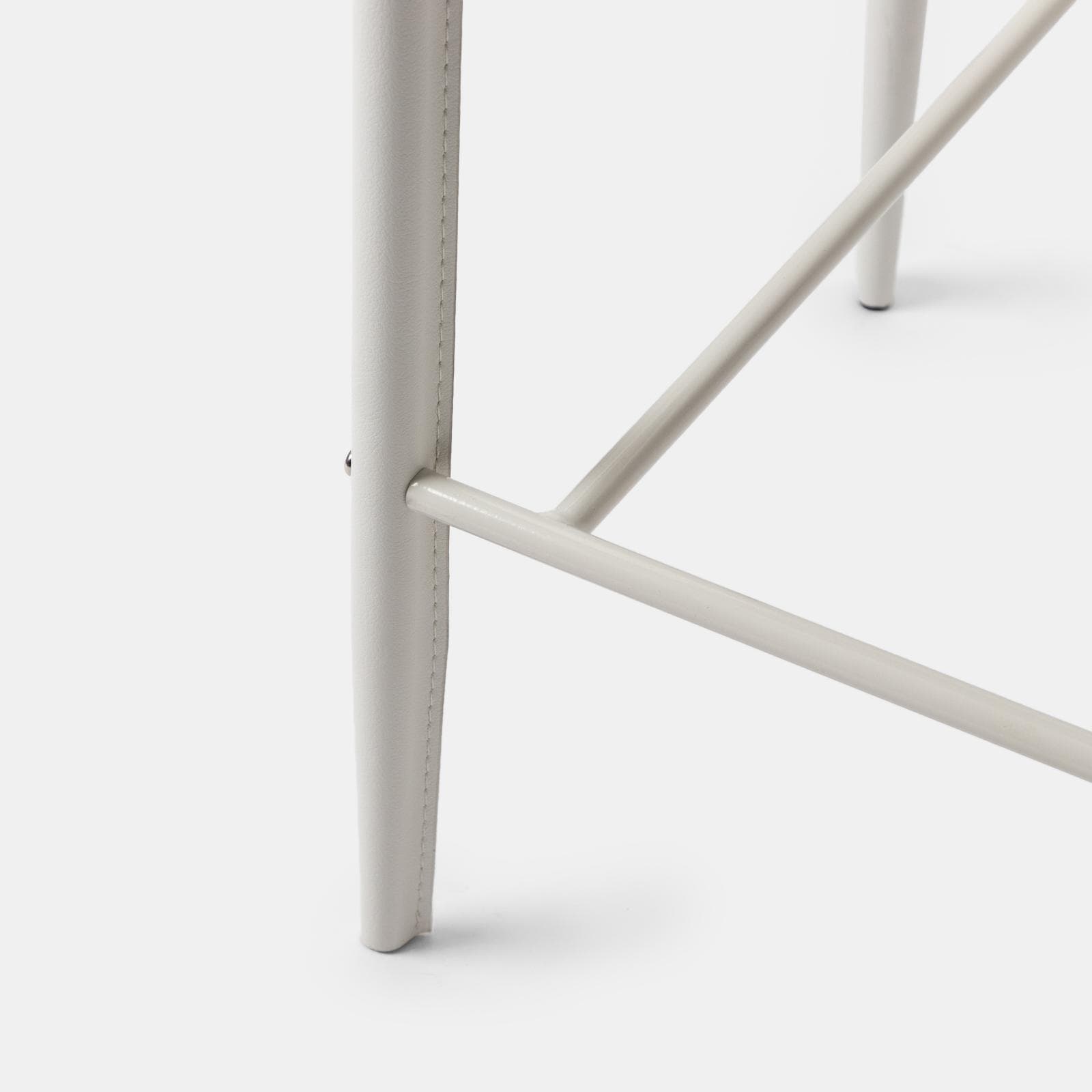 Sgabello in similpelle bianco con poggiapiedi - Manfredi