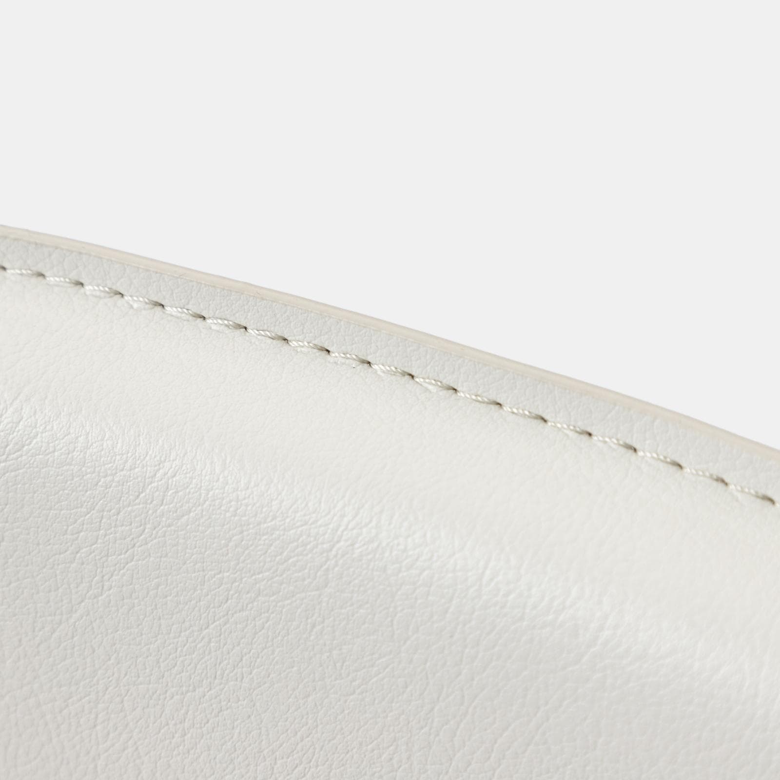 Sgabello in similpelle bianco con poggiapiedi - Manfredi