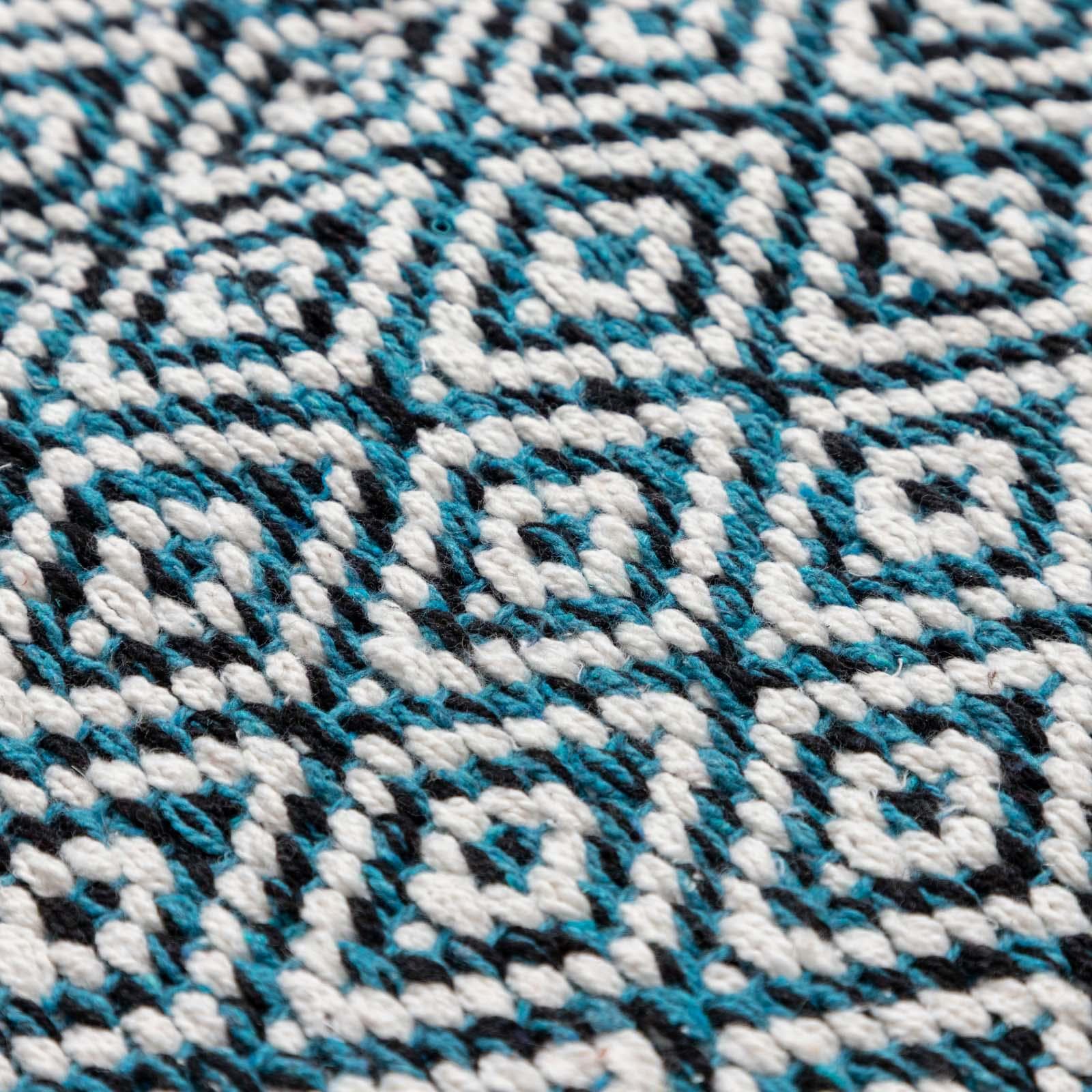 Tappeto 120x180 cm in cotone azzurro con frange e disegno geometrico