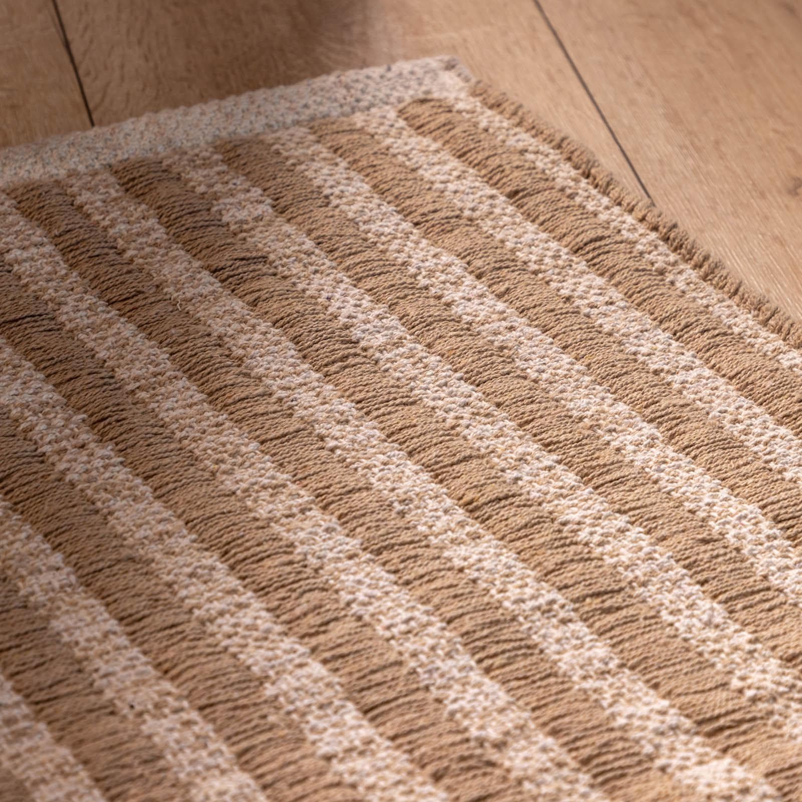 Tappeto 140x70 cm fantasia a righe in cotone naturale e marrone