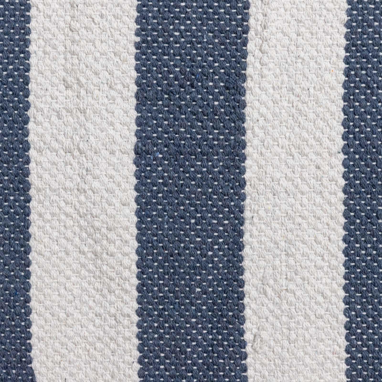 Tappeto 60x90 cm in cotone blu e bianco a strisce con nappine senape