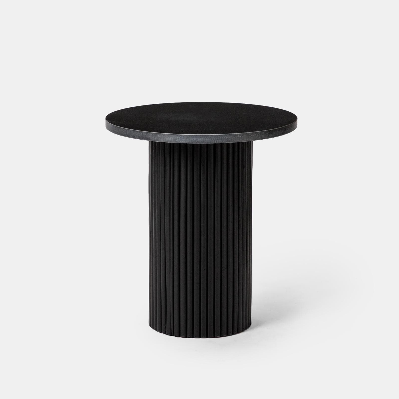 Tavolino rotondo 40 cm con top in marmo nero e base in legno nero cannettato - Felipe