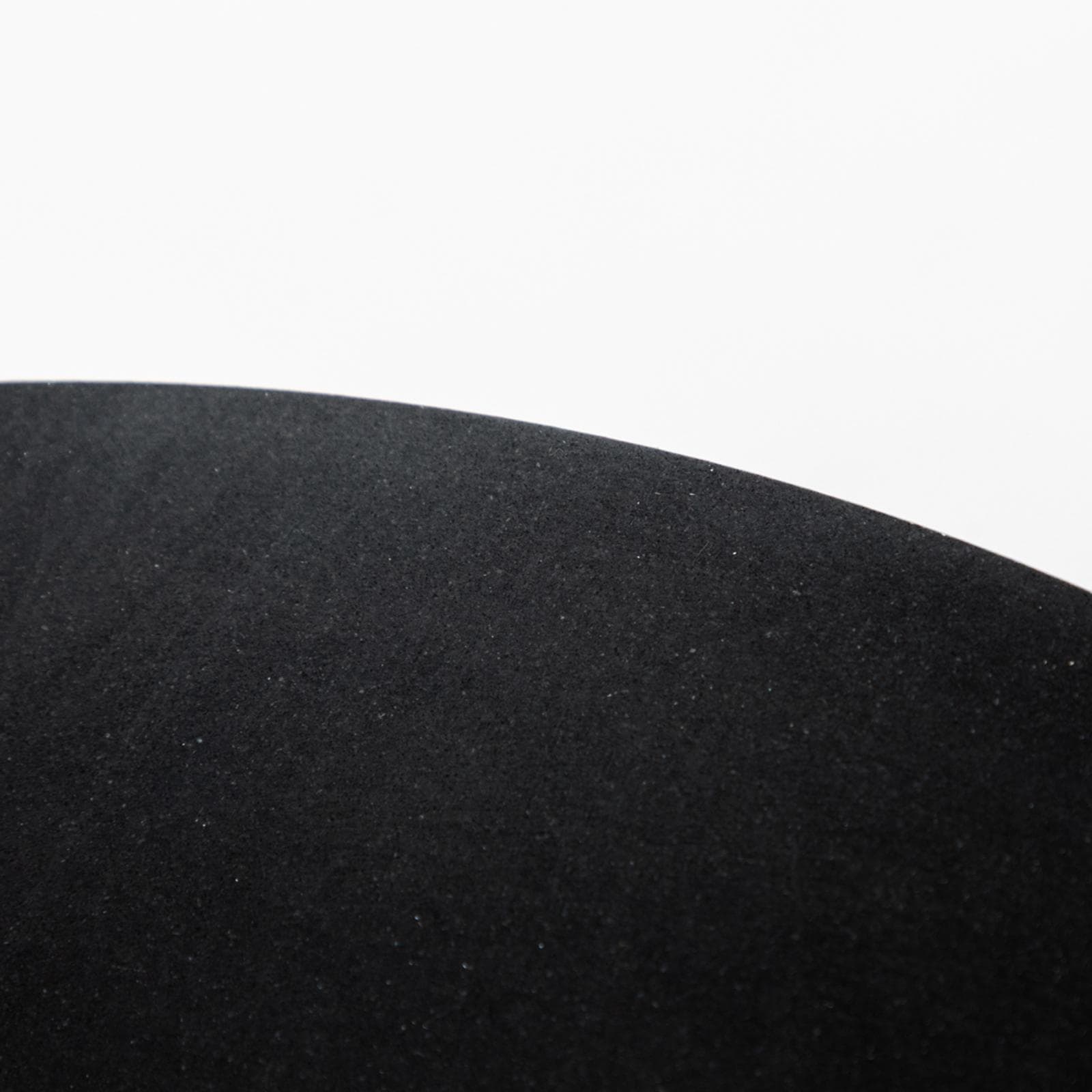 Tavolino rotondo 40 cm con top in marmo nero e base in legno nero cannettato - Felipe