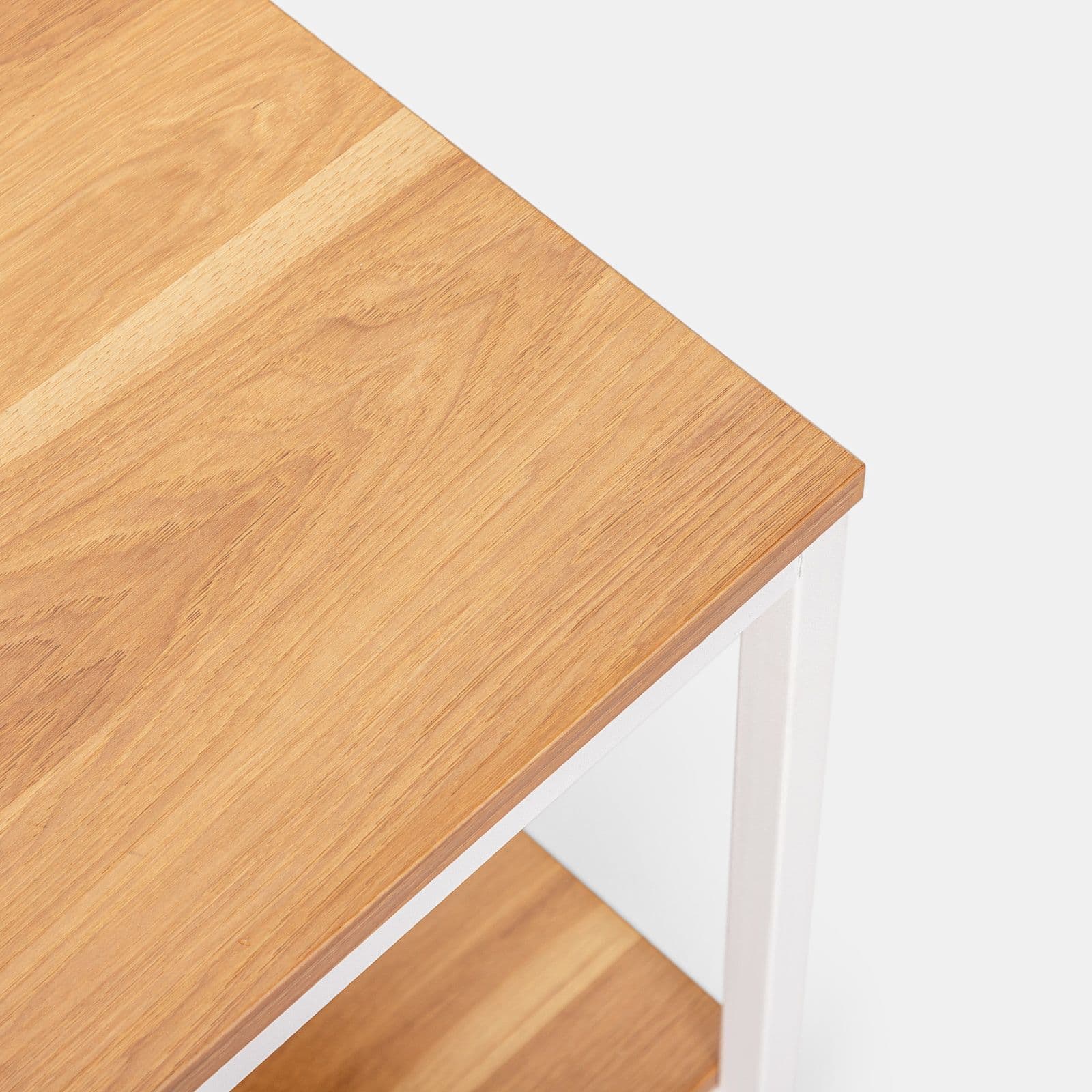 Tavolino 40x40 cm con ripiani effetto rovere e struttura in metallo bianco - Caio