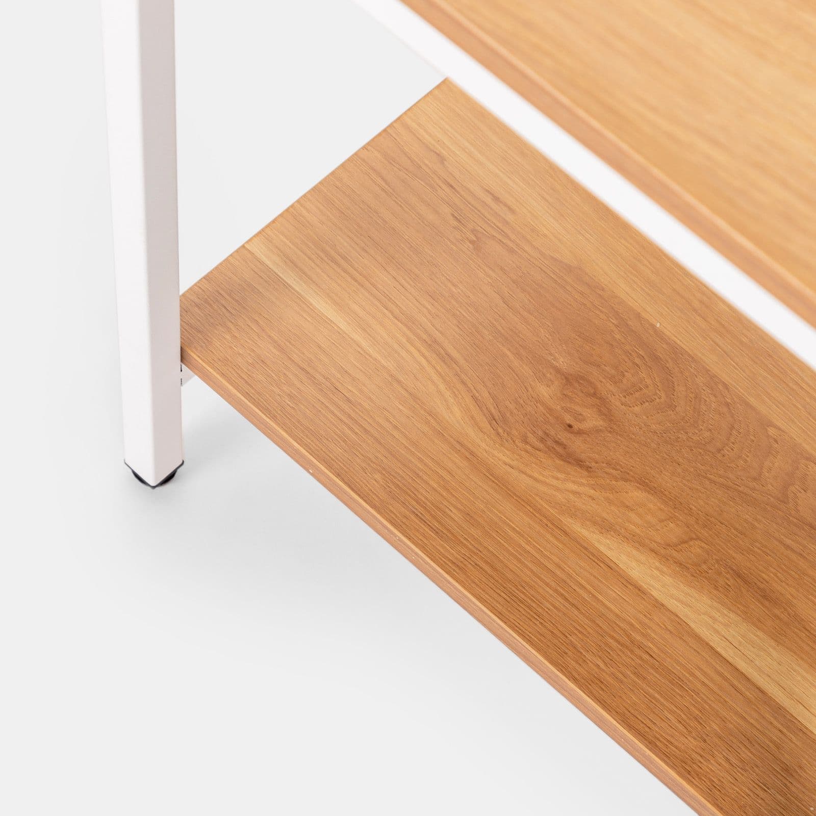Tavolino 40x40 cm con ripiani effetto rovere e struttura in metallo bianco - Caio