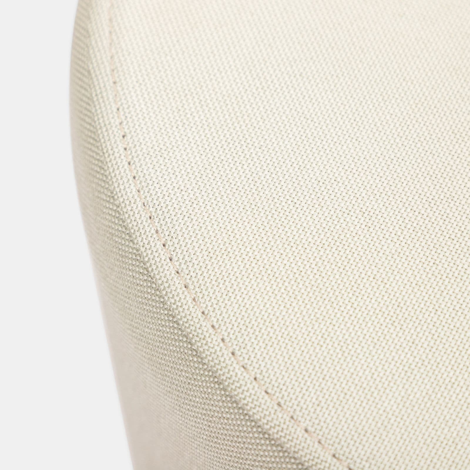 Tavolino 78x45h cm top effetto legno con due pouf estraibili in tessuto bianco - Bonnie