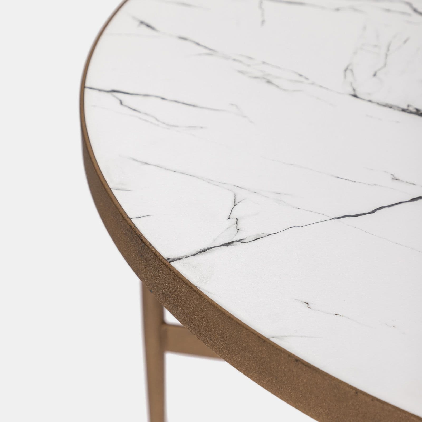 Tavolino 90 cm con piano effetto marmo bianco e base oro - Clarity
