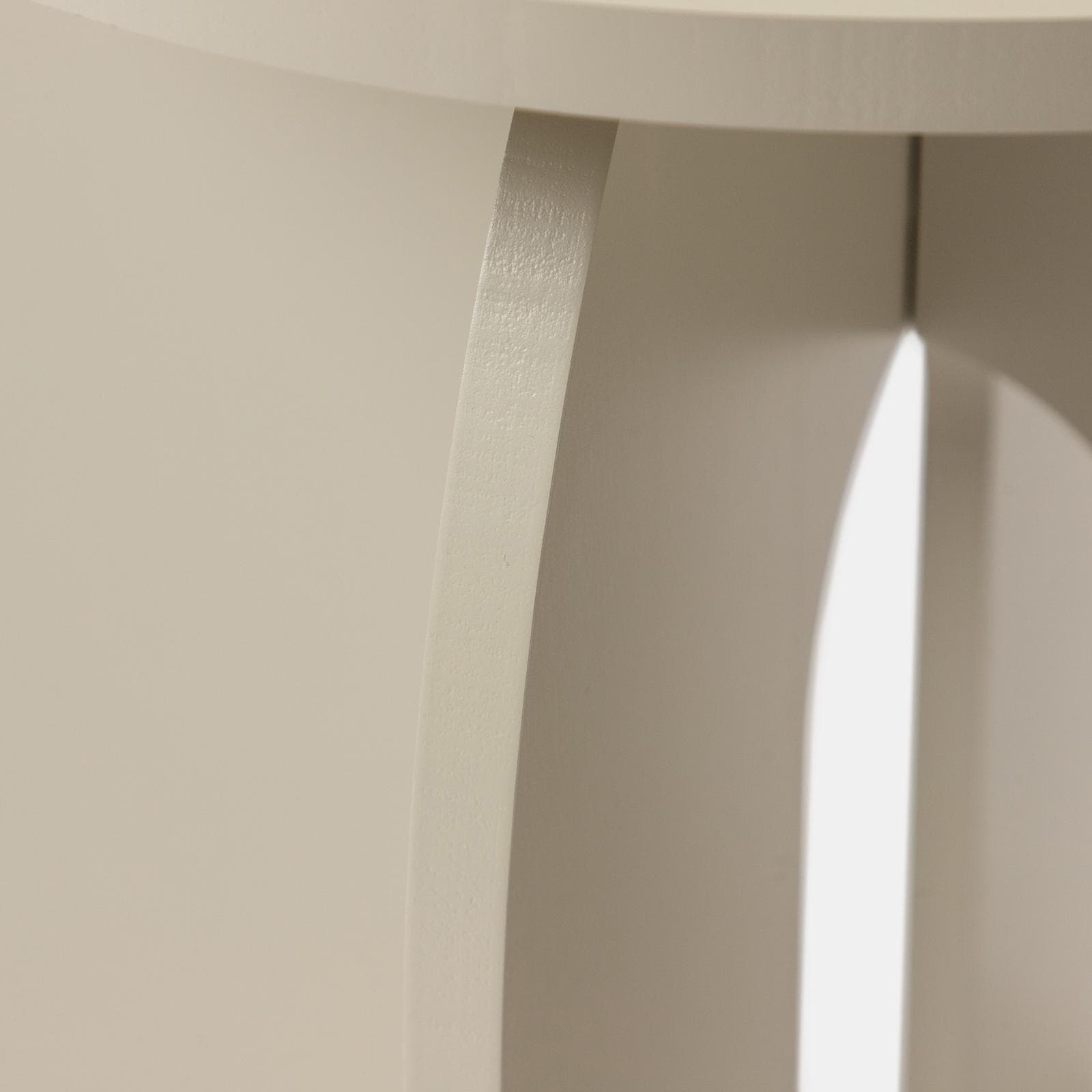 Tavolino rotondo 40 cm beige con design moderno - Tigger