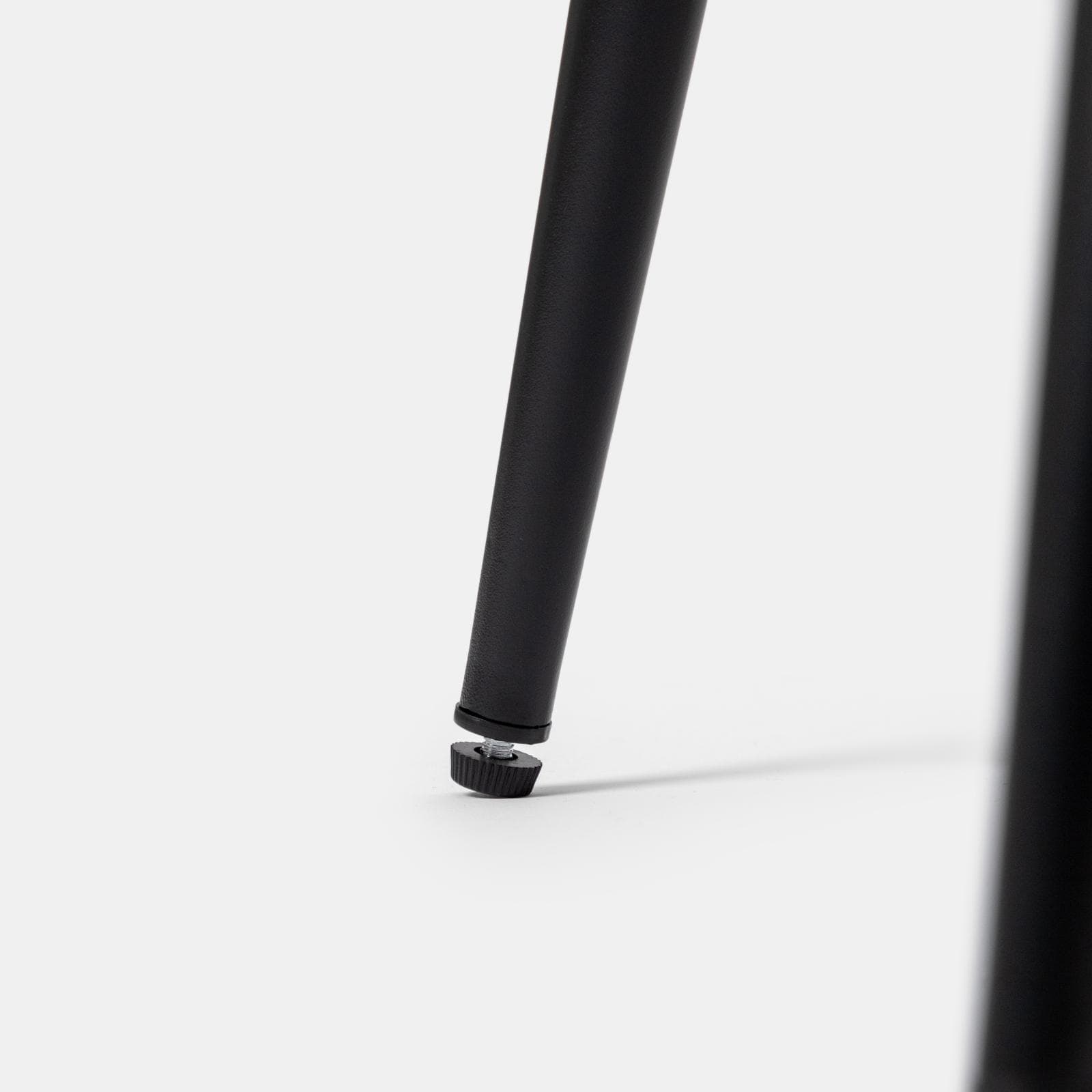 Tavolino rotondo 50 cm con top in polipropilene e gambe in metallo nero - Frisby