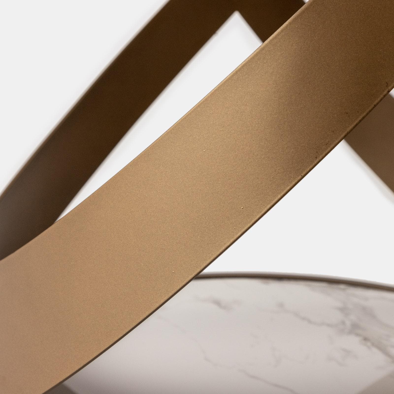 Tavolo 160x90 cm con piano effetto marmo perlato e gambe rame opaco - Remarq